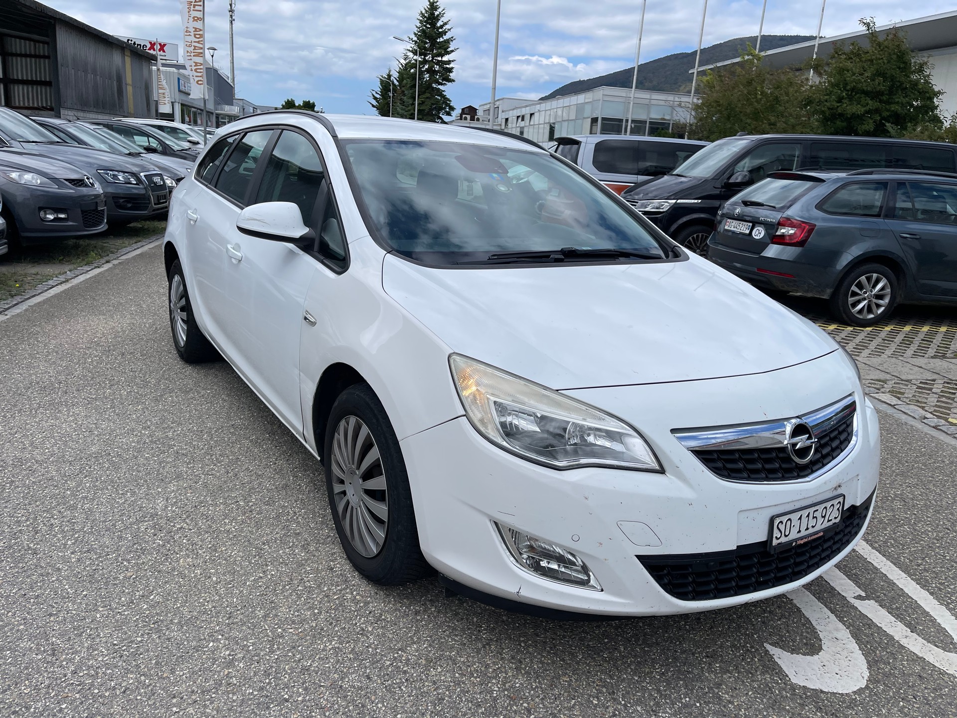 OPEL Astra SportsTourer 2.0 CDTi Enjoy-image-2
