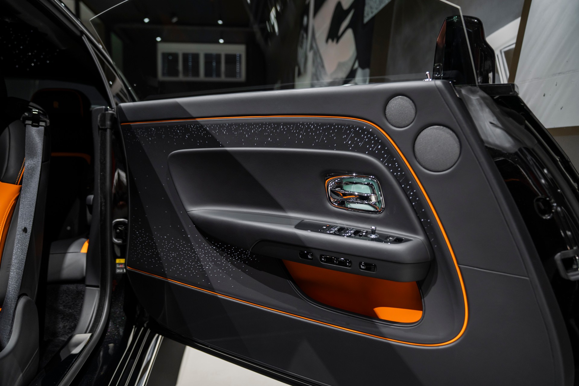 ROLLS-ROYCE Spectre-image-11