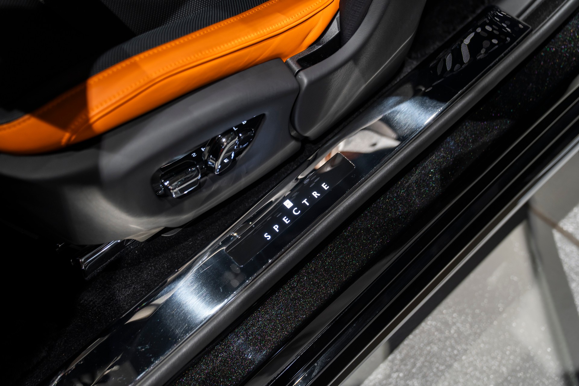 ROLLS-ROYCE Spectre-image-13