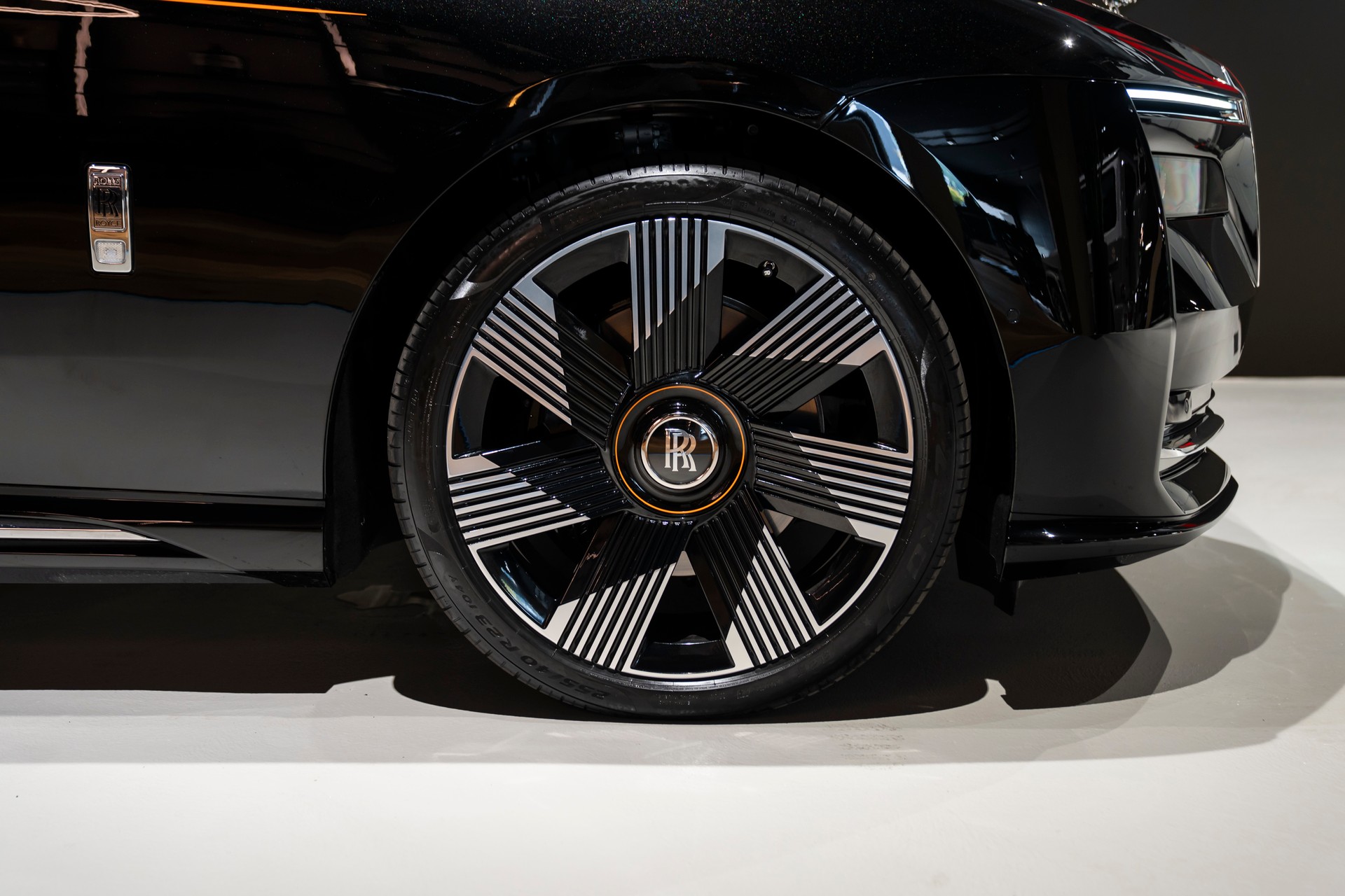 ROLLS-ROYCE Spectre-image-5
