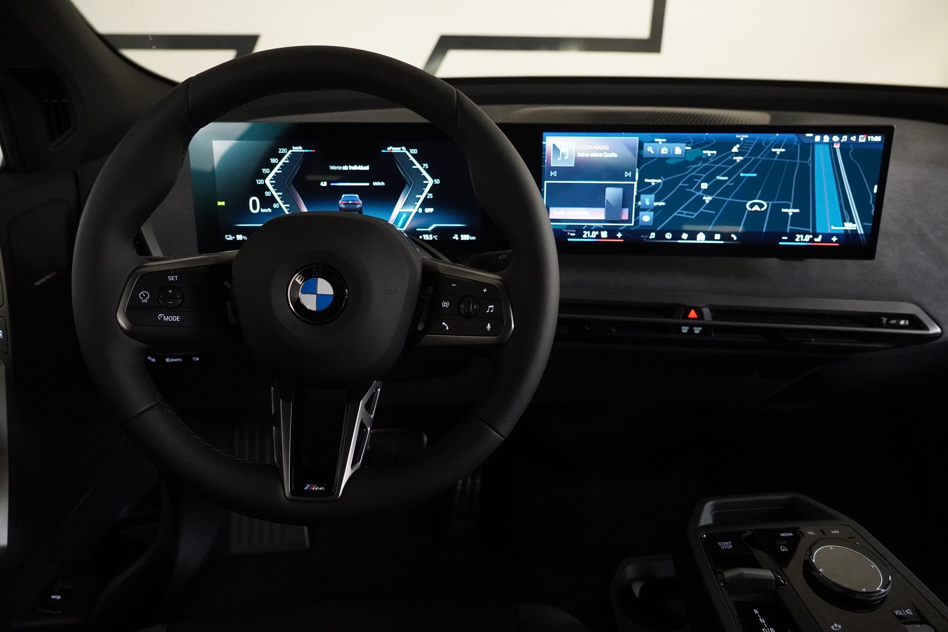 BMW iX xDrive60 M Sport-image-19