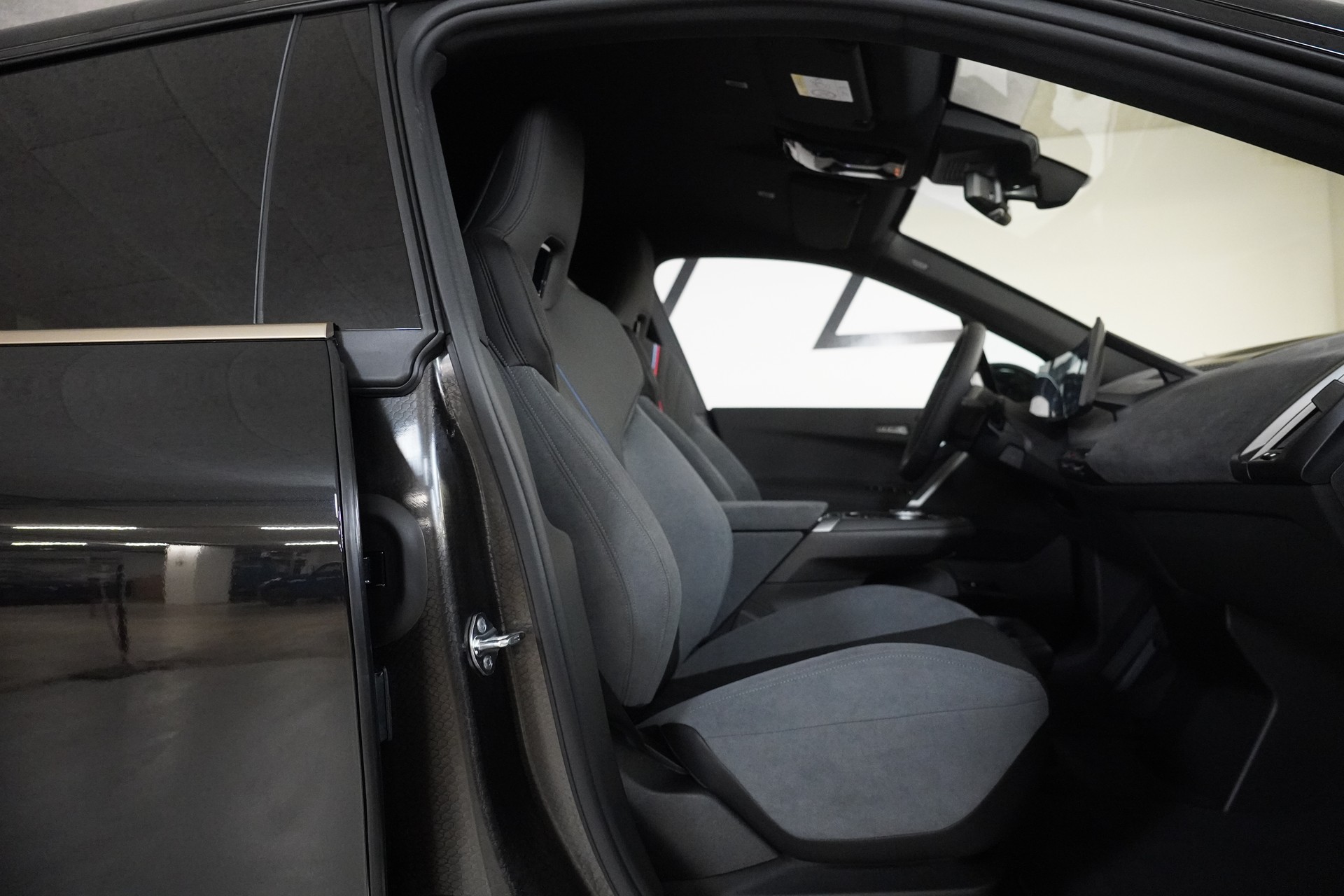 BMW iX xDrive60 M Sport-image-13
