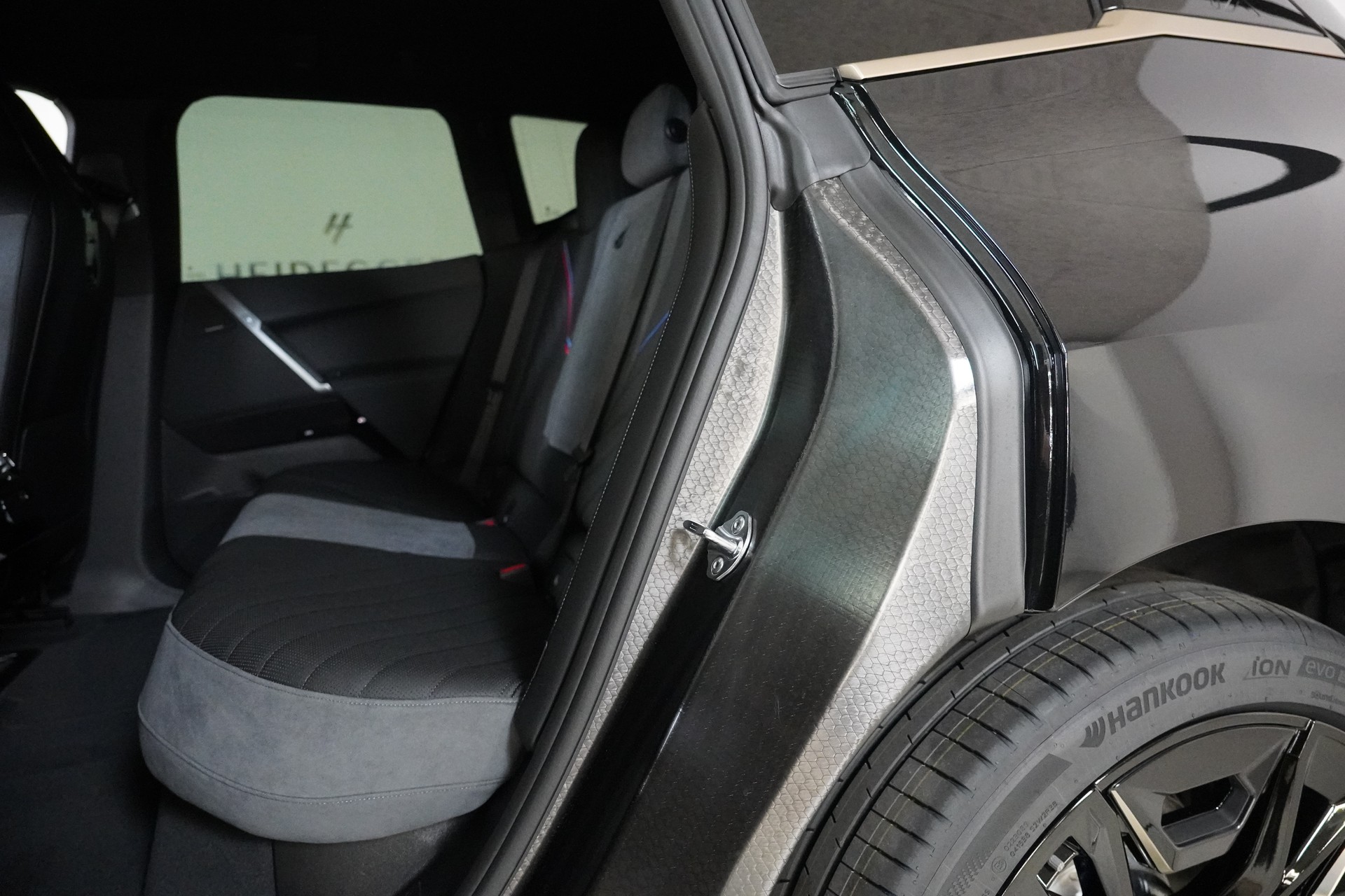 BMW iX xDrive60 M Sport-image-12