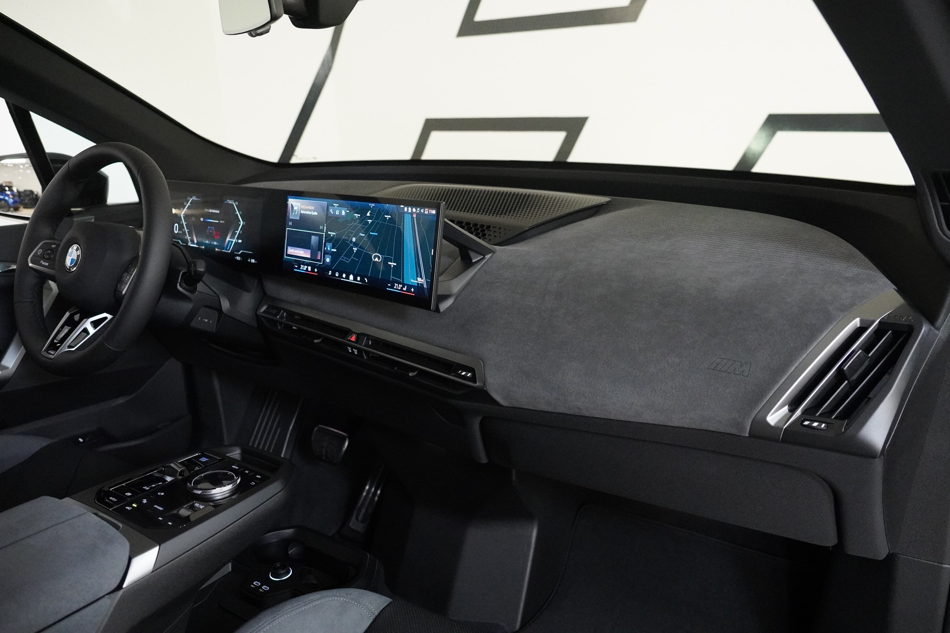 BMW iX xDrive60 M Sport-image-16