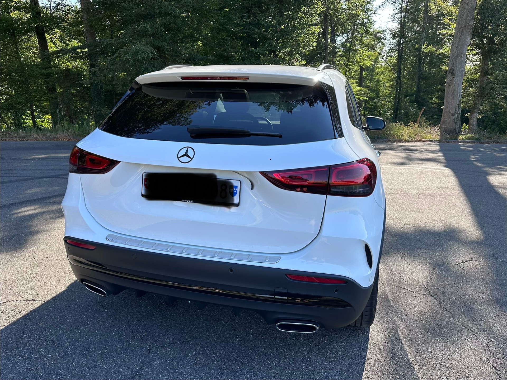 MERCEDES-BENZ GLA 250 AMG Line 4matic-image-2