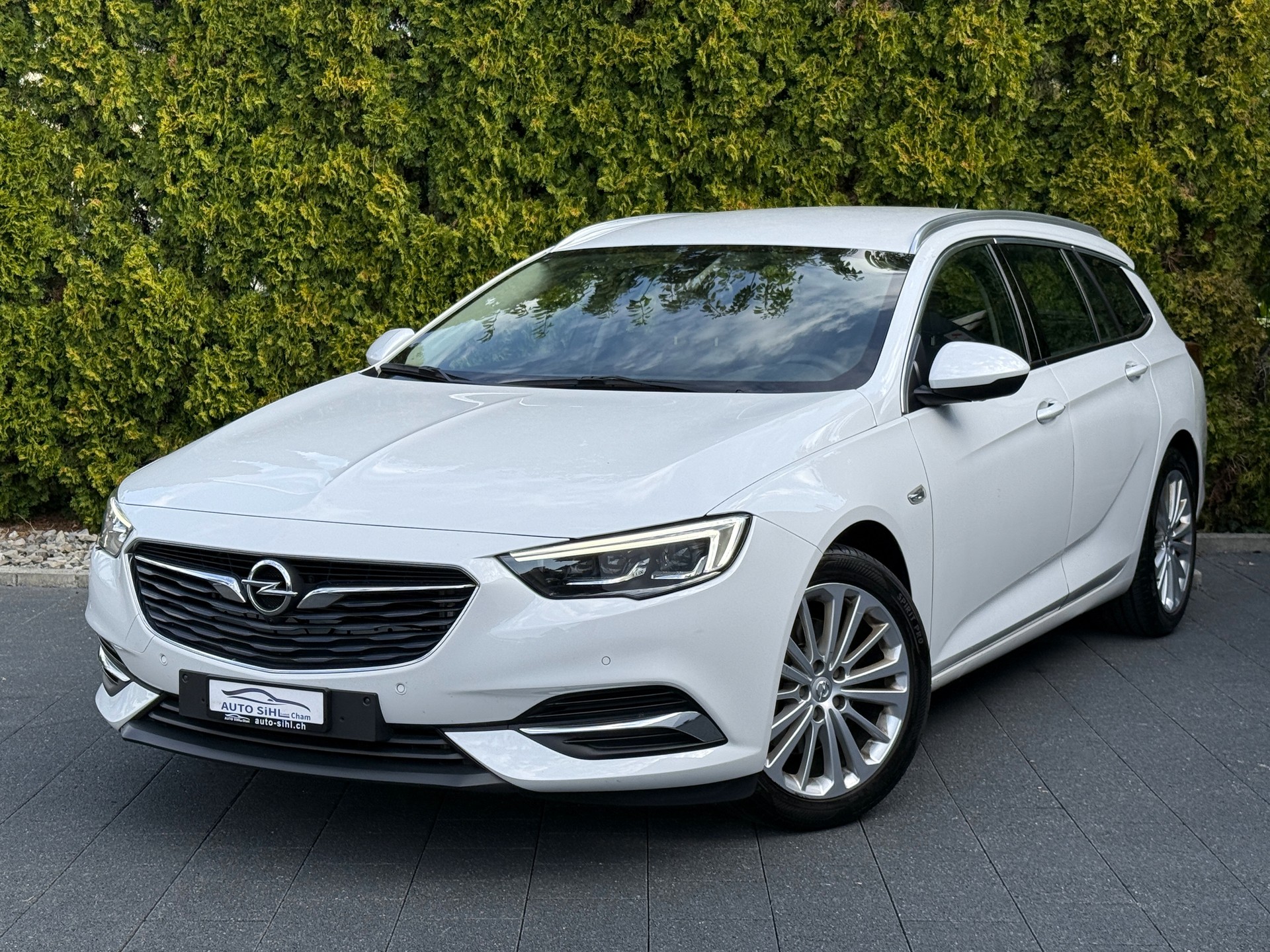OPEL Insignia 1.6 T Sports Tourer Excellence Automatic-image-2