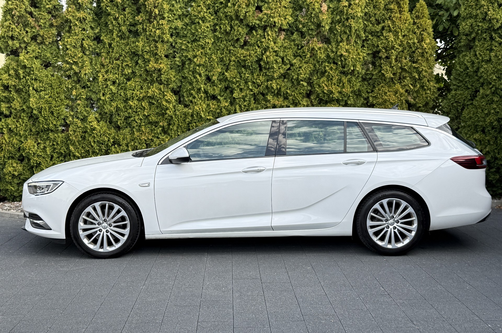 OPEL Insignia 1.6 T Sports Tourer Excellence Automatic-image-6