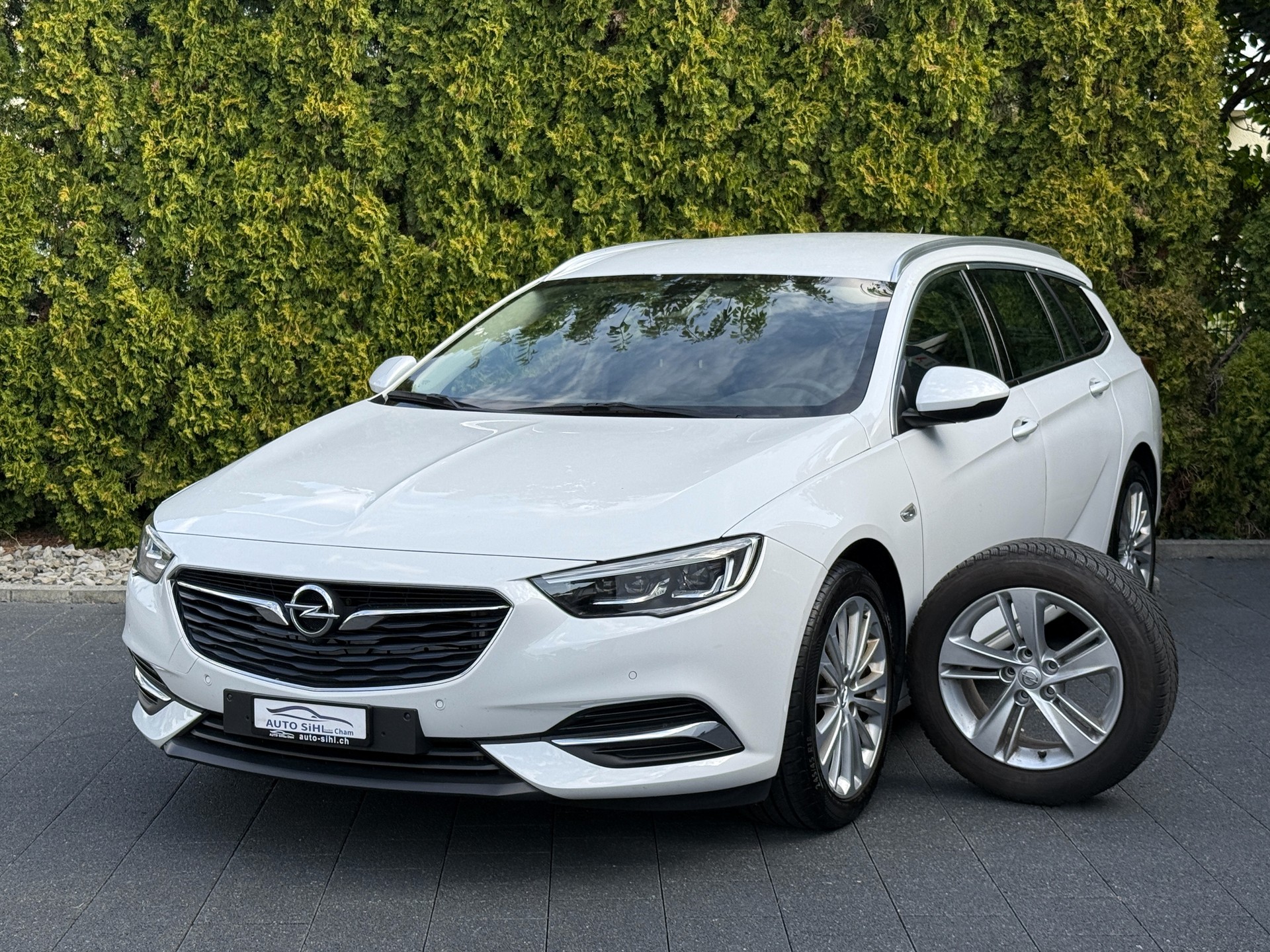 OPEL Insignia 1.6 T Sports Tourer Excellence Automatic-image-1