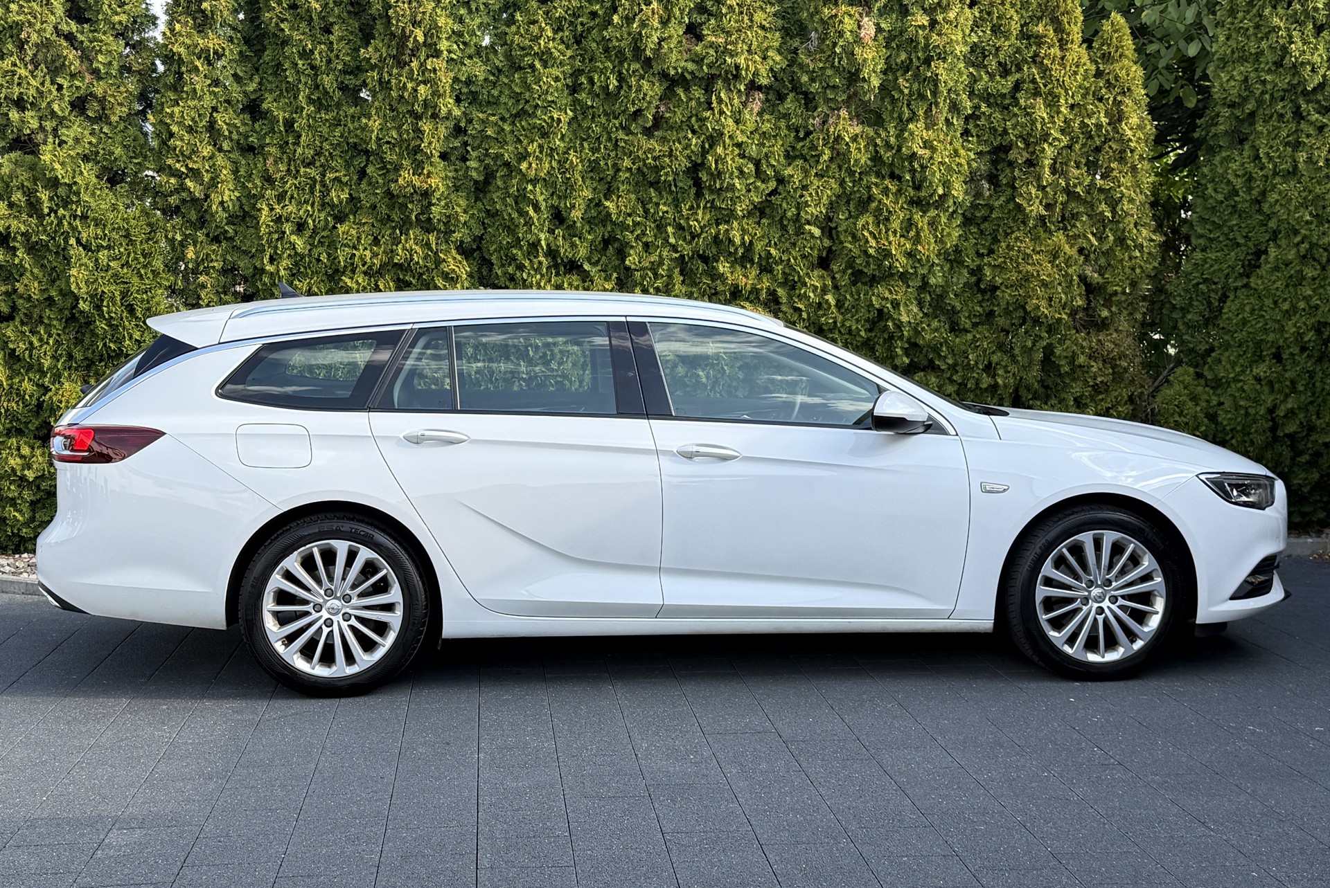 OPEL Insignia 1.6 T Sports Tourer Excellence Automatic-image-9