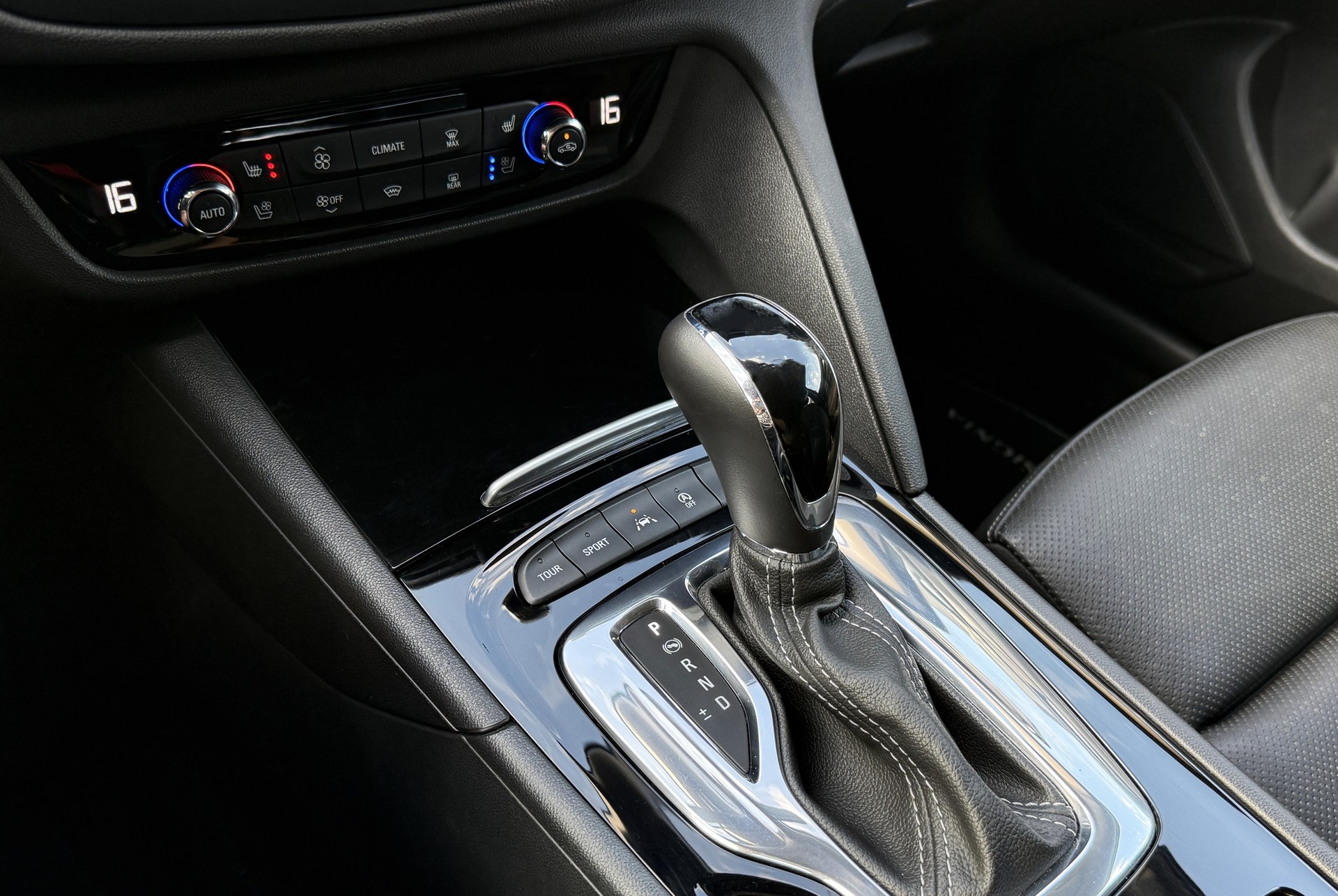 OPEL Insignia 1.6 T Sports Tourer Excellence Automatic-image-23