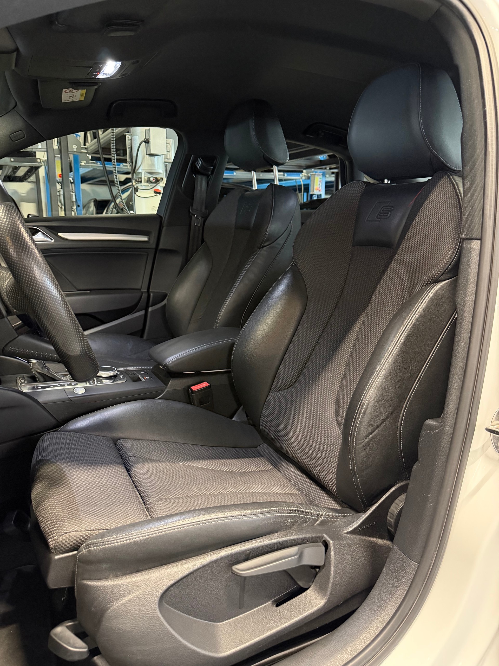 AUDI A3 Limousine 35 TFSI Sport S-tronic-image-9