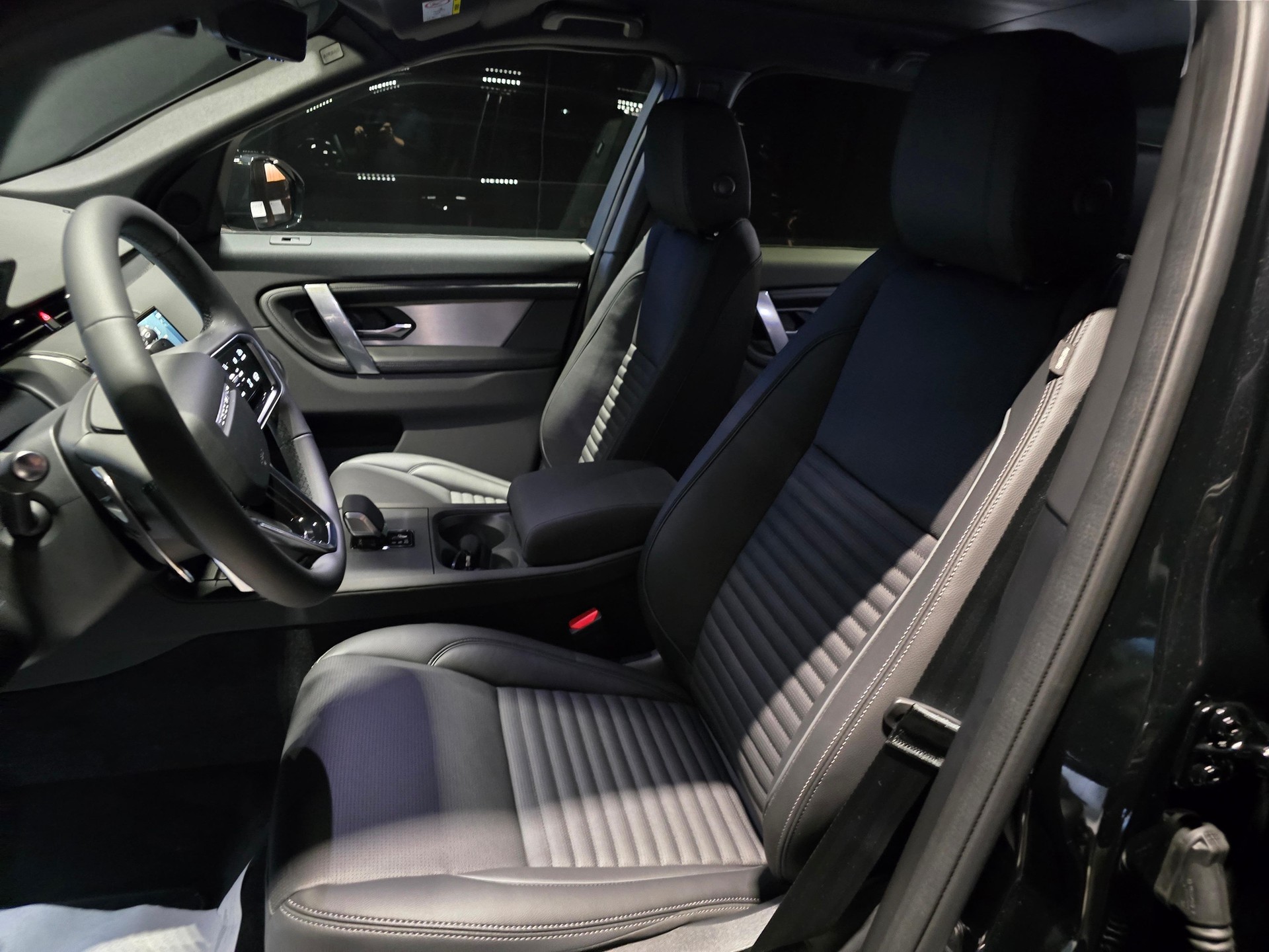 LAND ROVER Discovery Sport 1.5 T 270e Dynamic SE-image-5