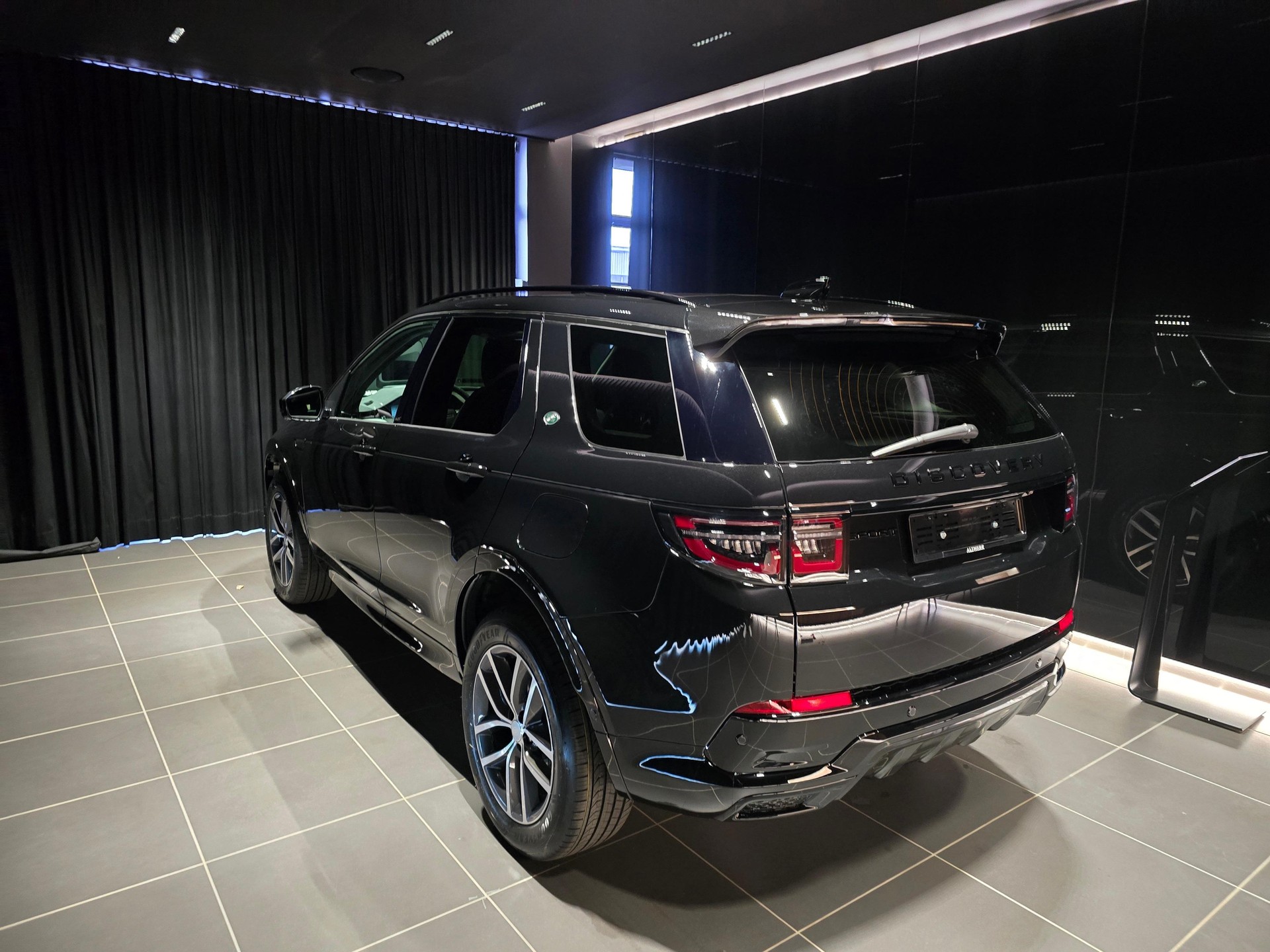 LAND ROVER Discovery Sport 1.5 T 270e Dynamic SE-image-1