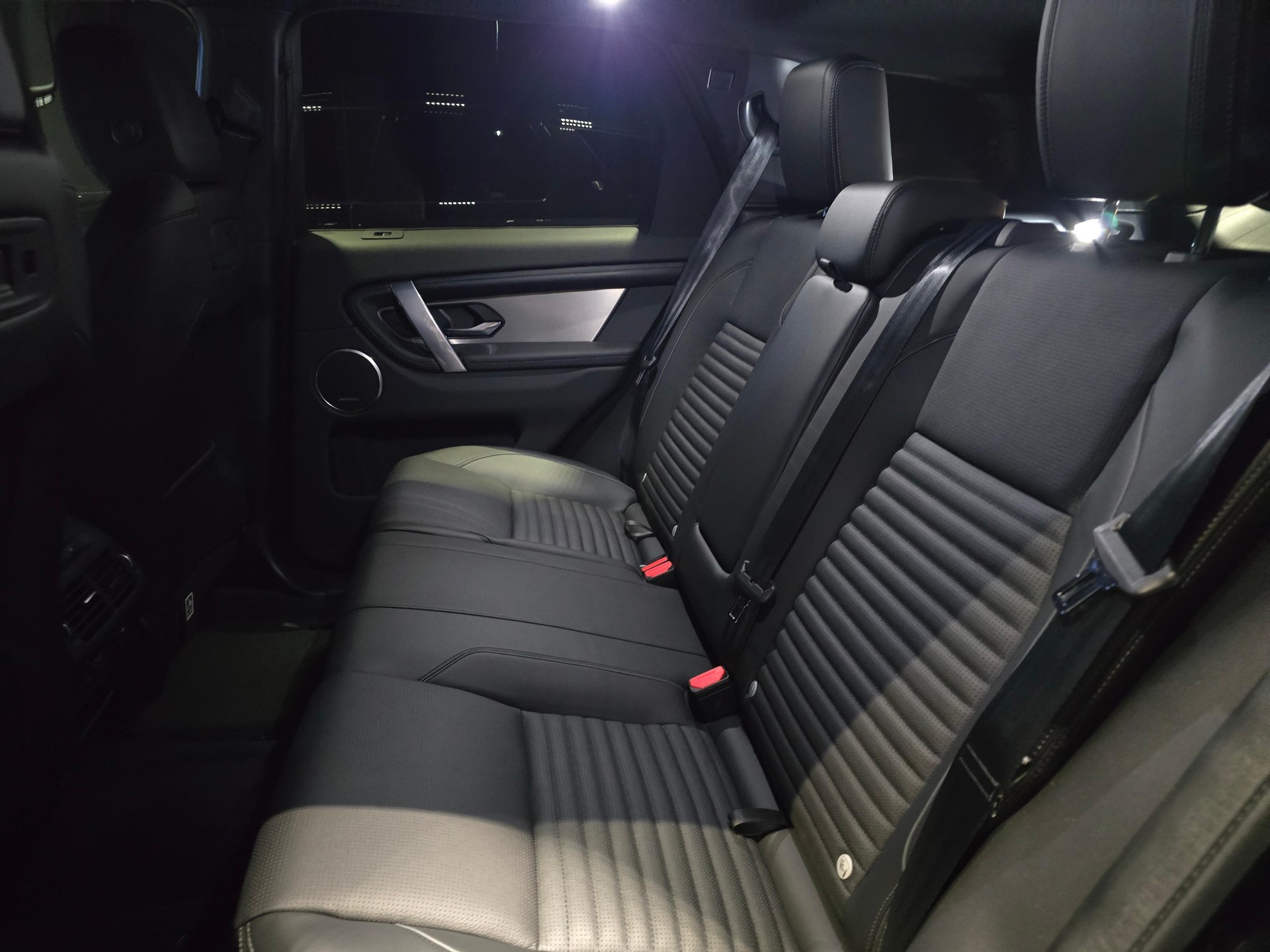 LAND ROVER Discovery Sport 1.5 T 270e Dynamic SE-image-3