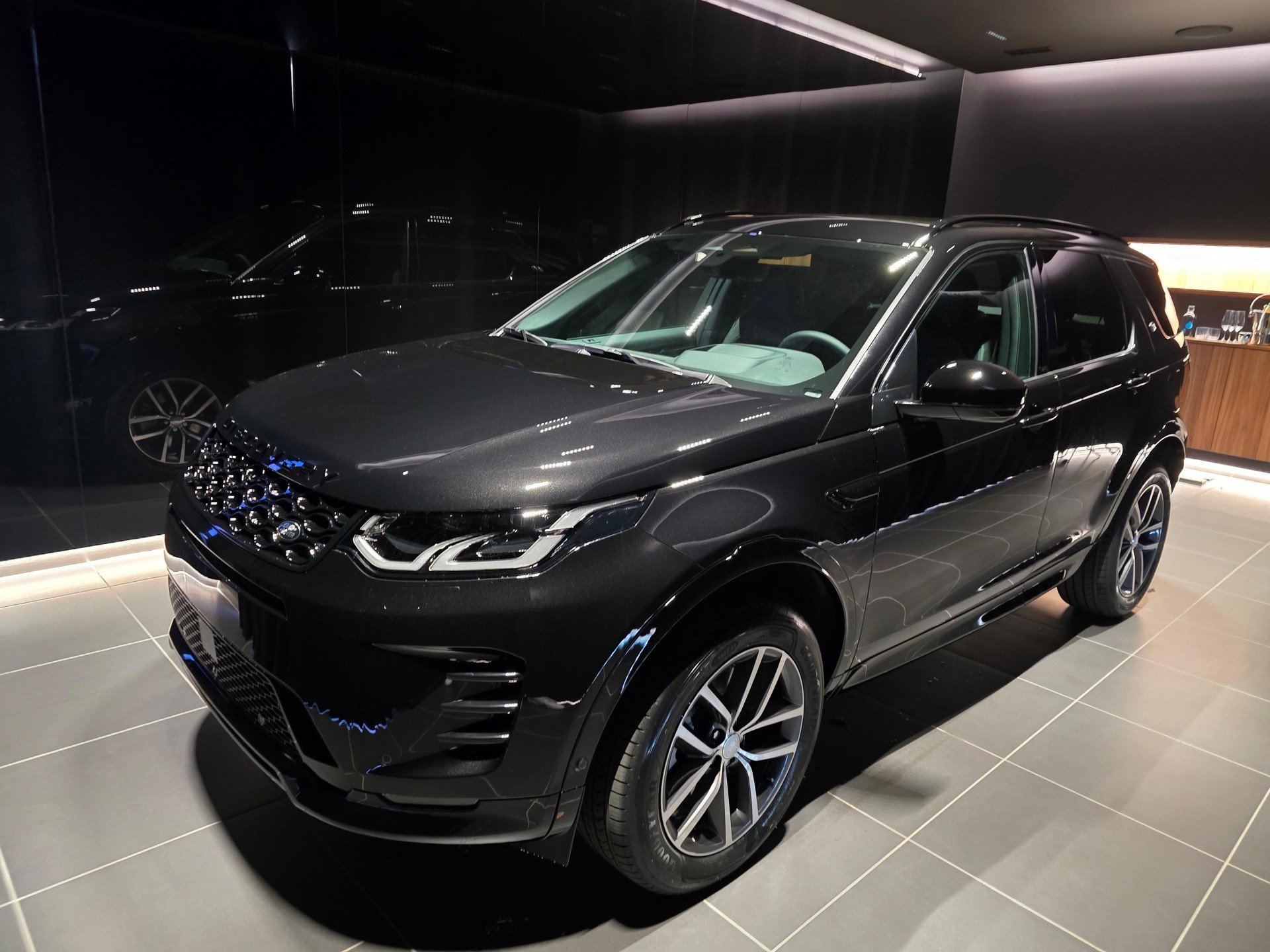 LAND ROVER Discovery Sport 1.5 T 270e Dynamic SE-image-0