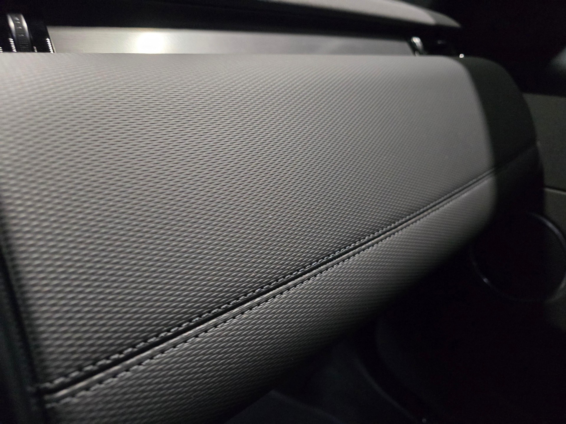 LAND ROVER Discovery Sport 1.5 T 270e Dynamic SE-image-7