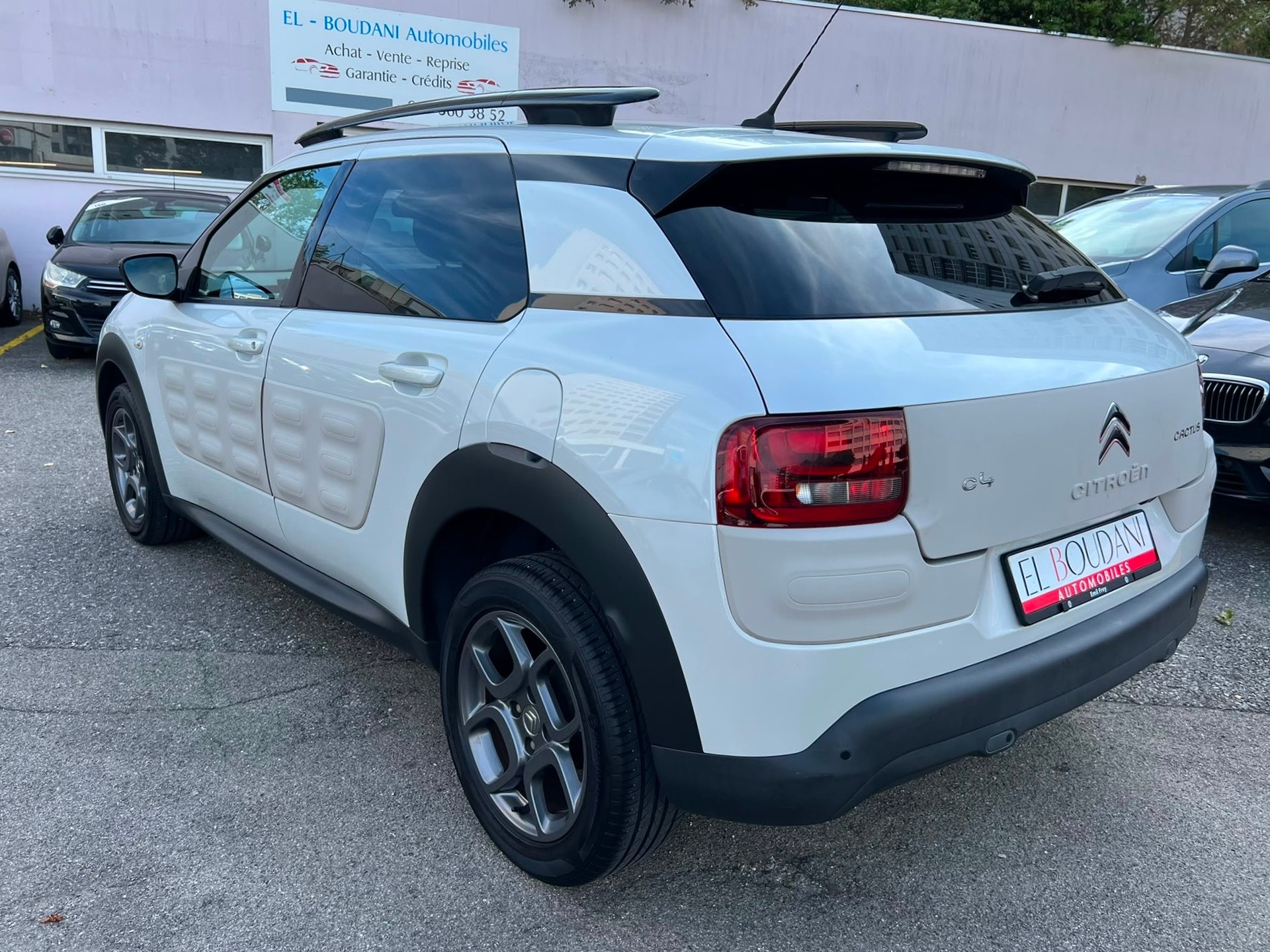 CITROEN C4 Cactus 1.2 VTi Shine-image-3