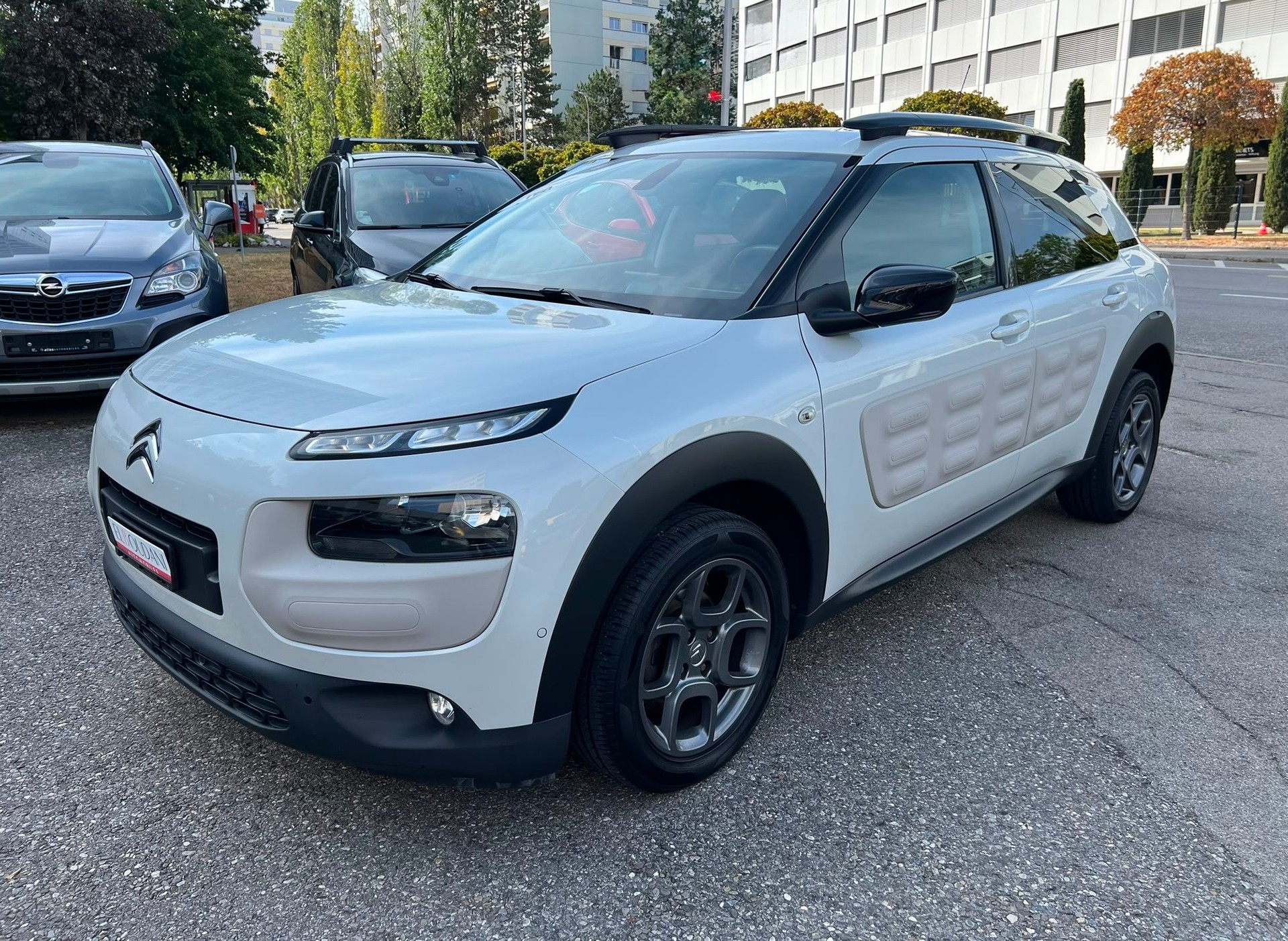 CITROEN C4 Cactus 1.2 VTi Shine-image-2