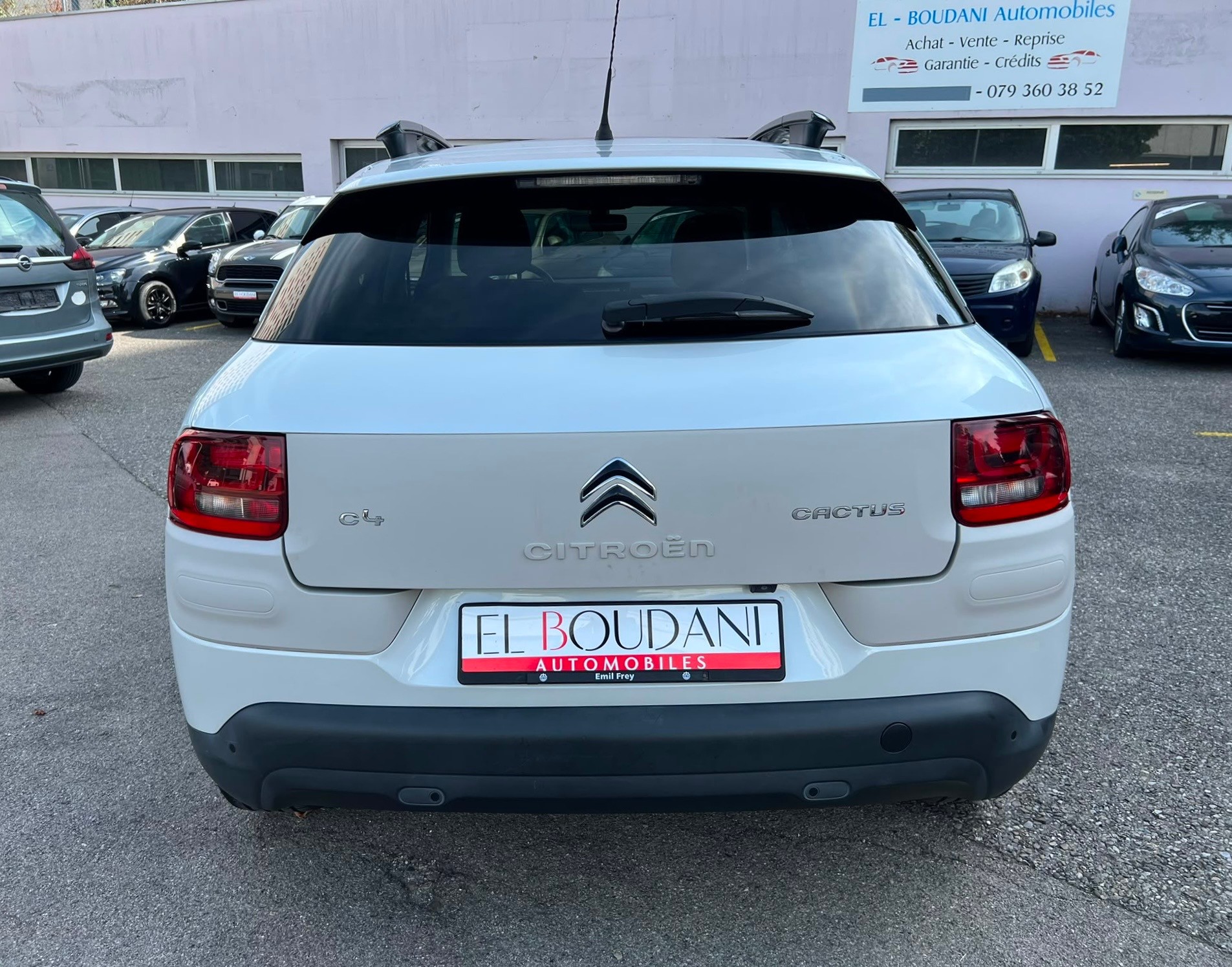 CITROEN C4 Cactus 1.2 VTi Shine-image-4