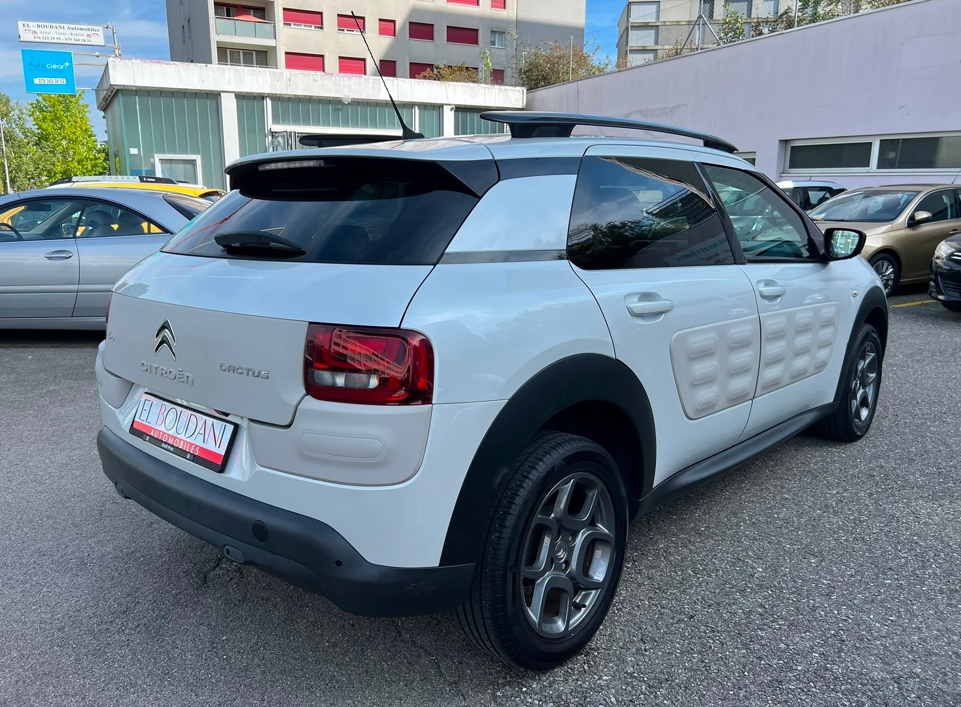 CITROEN C4 Cactus 1.2 VTi Shine-image-5