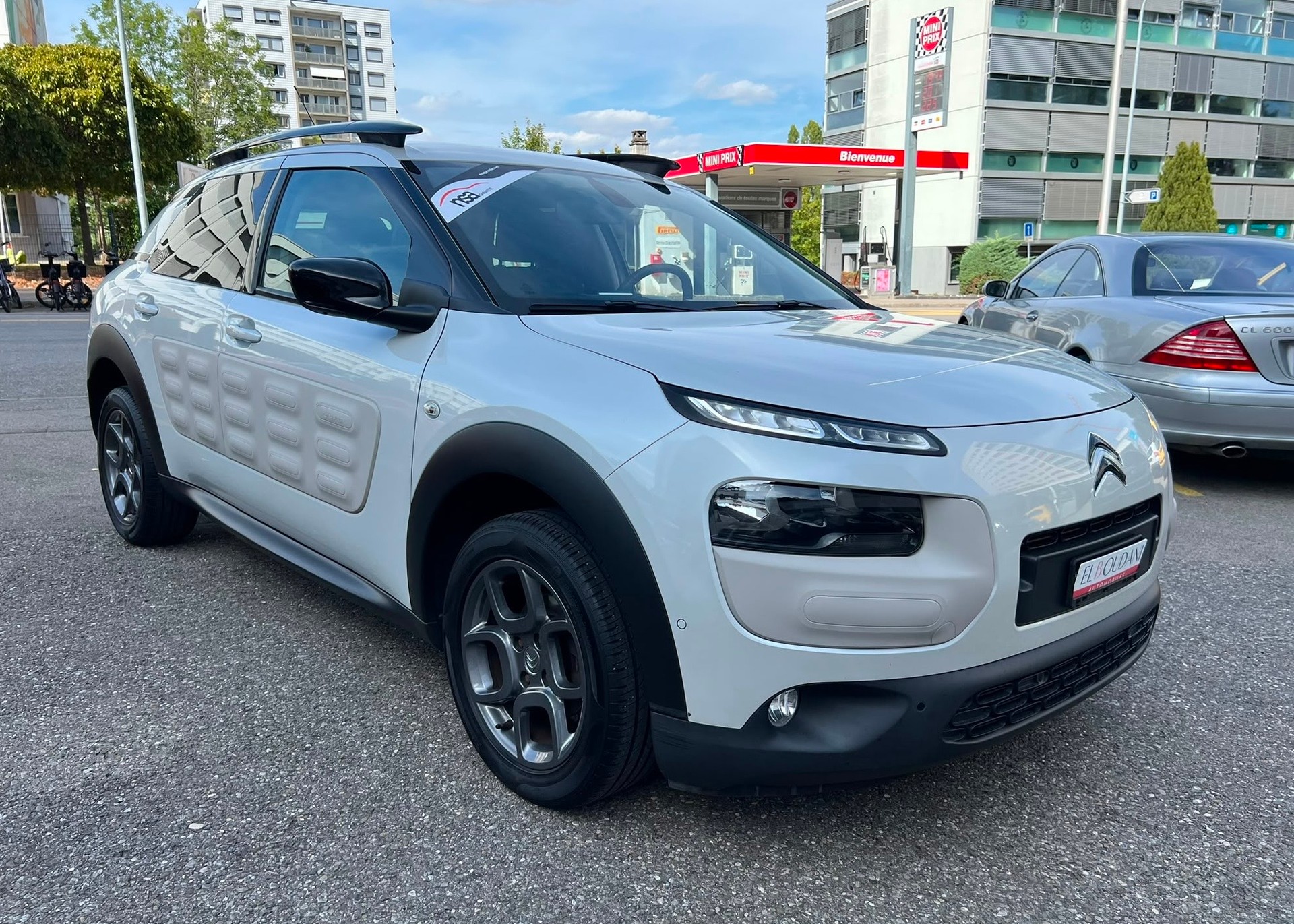 CITROEN C4 Cactus 1.2 VTi Shine-image-0