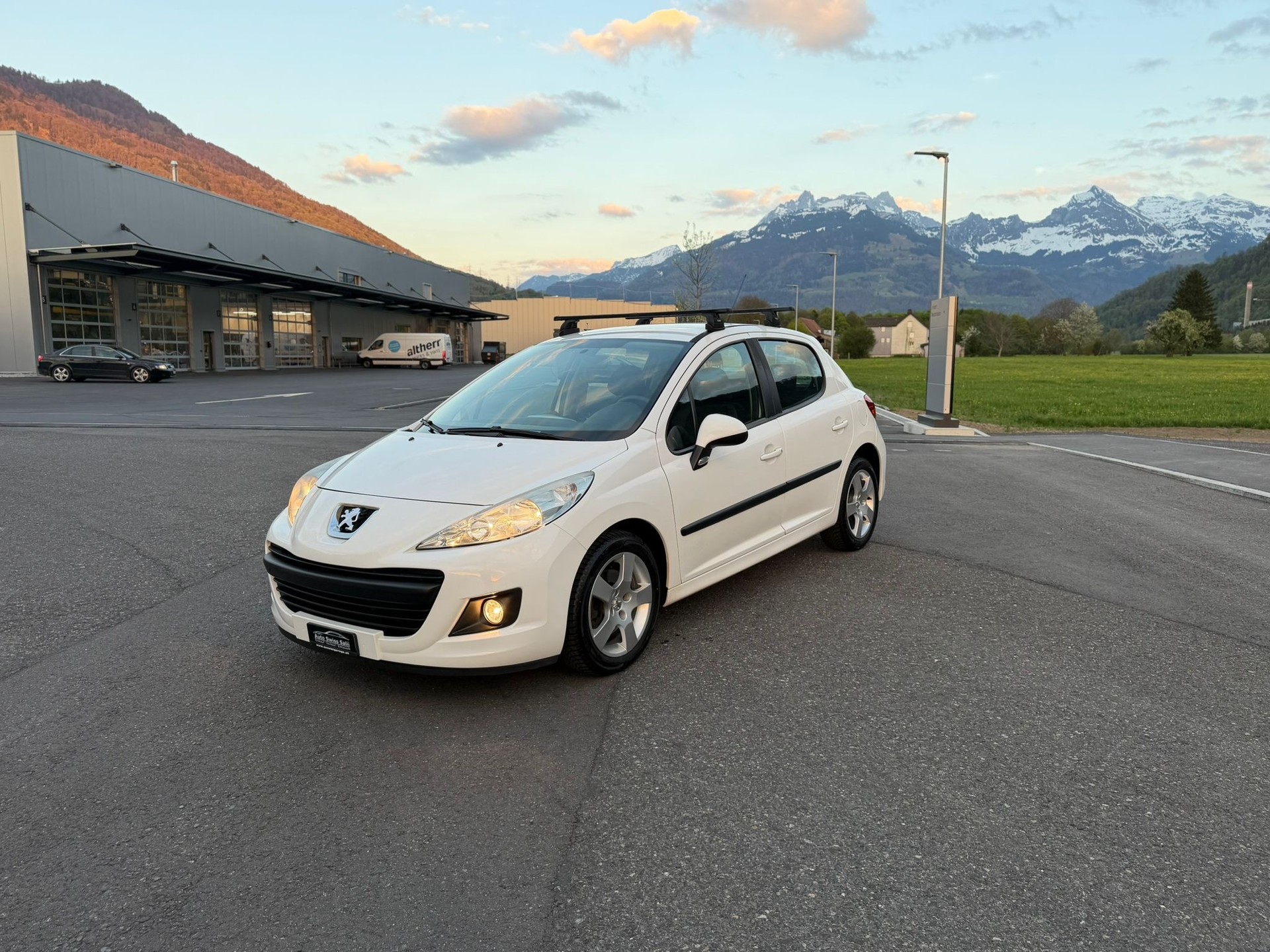 PEUGEOT 207 1.4 16V Swiss Edition-image-0
