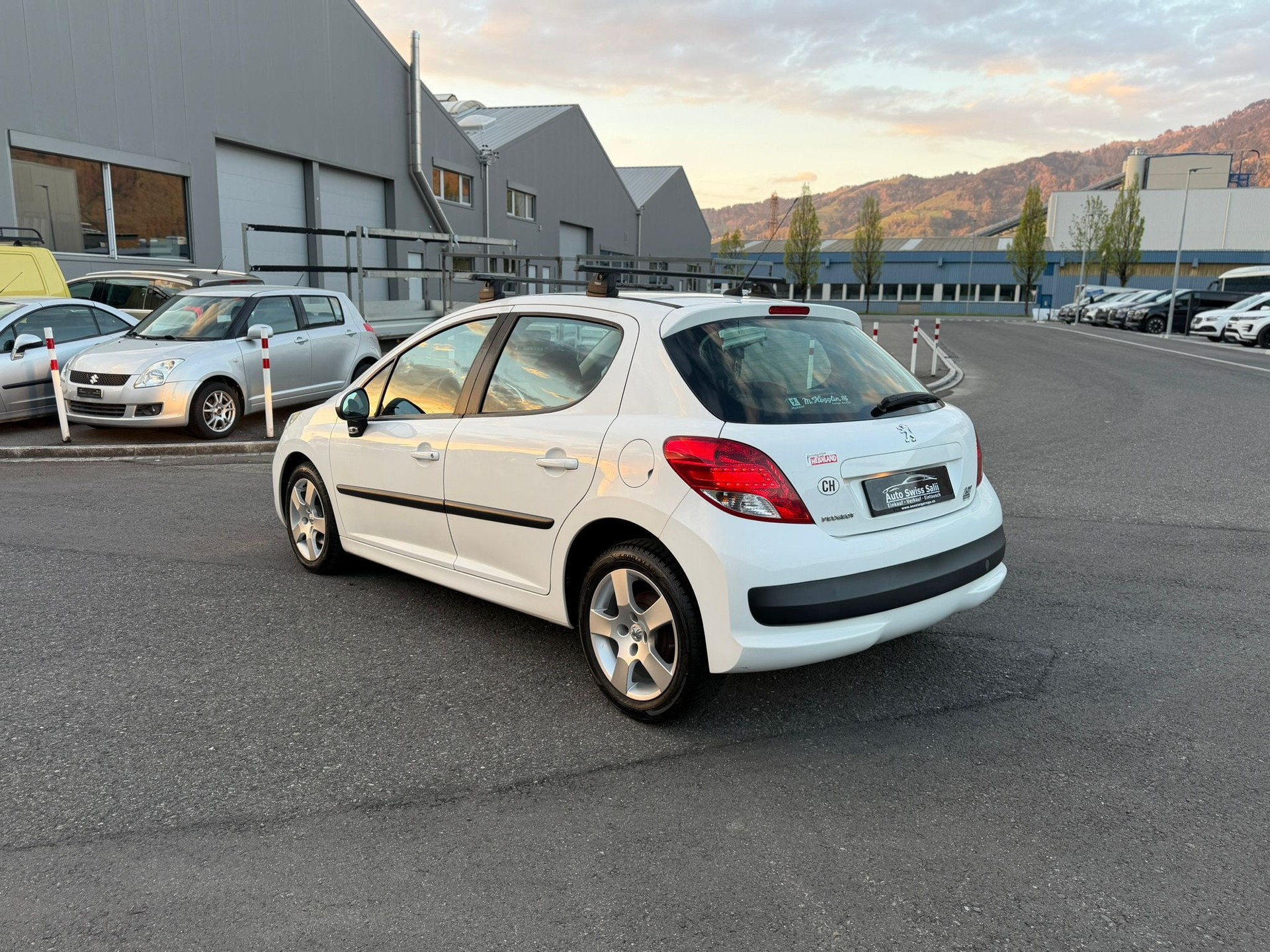 PEUGEOT 207 1.4 16V Swiss Edition-image-3