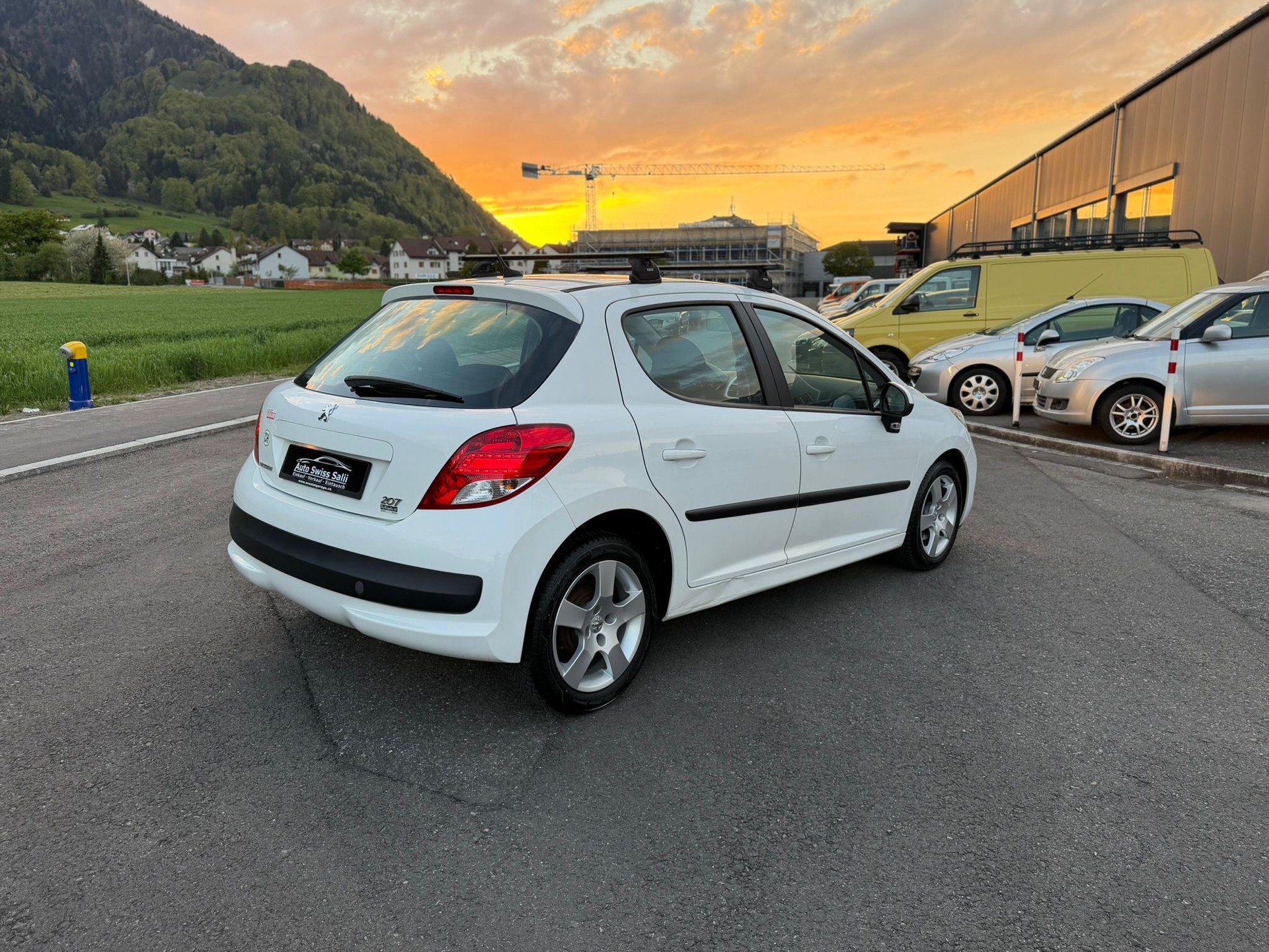 PEUGEOT 207 1.4 16V Swiss Edition-image-4