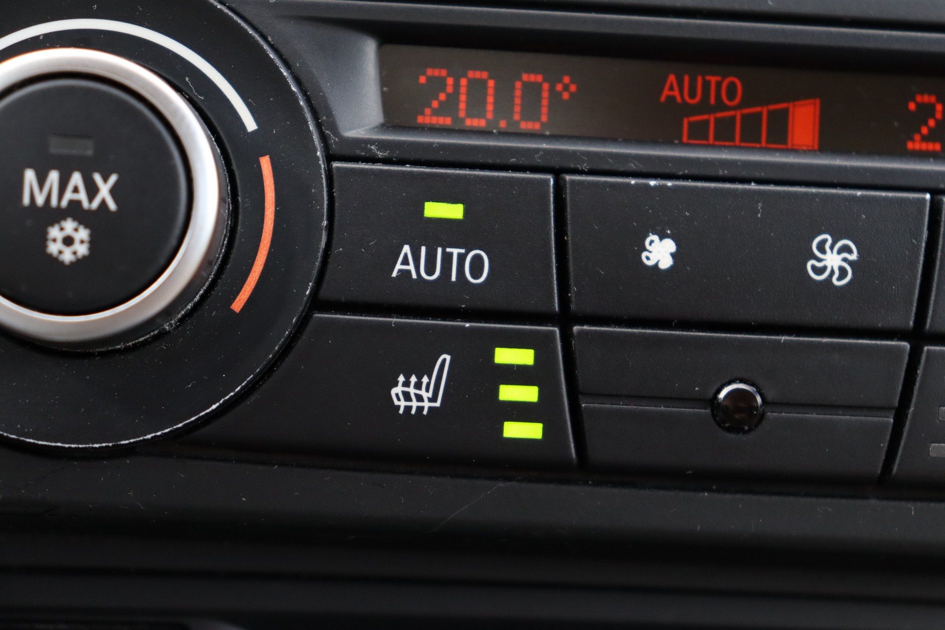 BMW 320i Access Steptronic-image-23