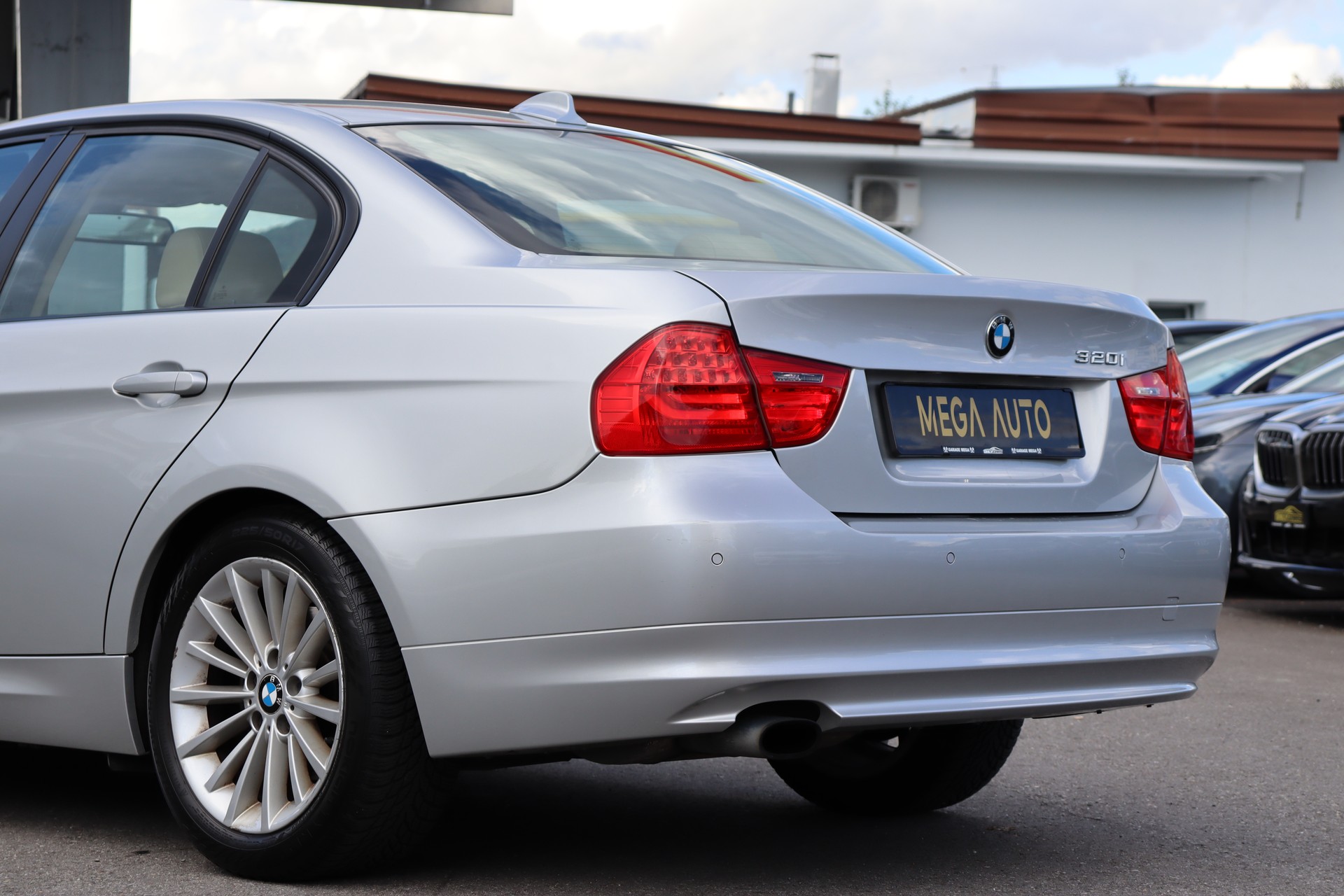BMW 320i Access Steptronic-image-4