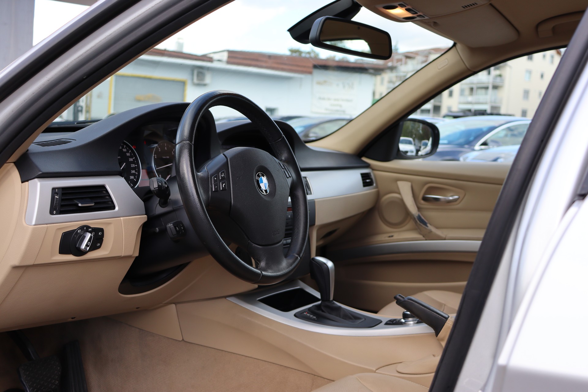 BMW 320i Access Steptronic-image-12