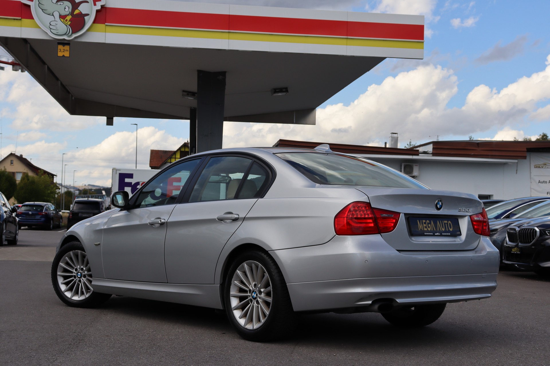 BMW 320i Access Steptronic-image-3