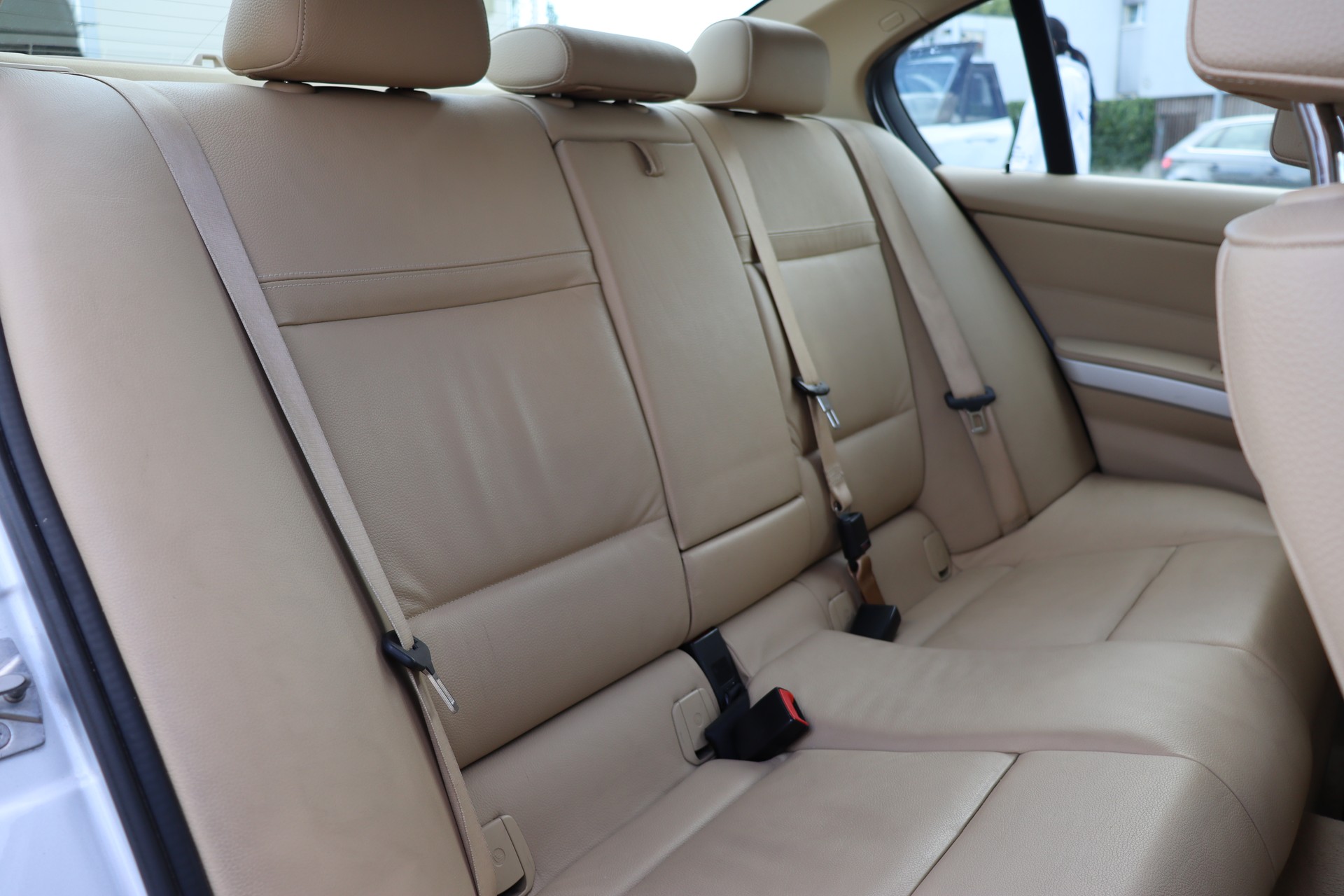 BMW 320i Access Steptronic-image-17