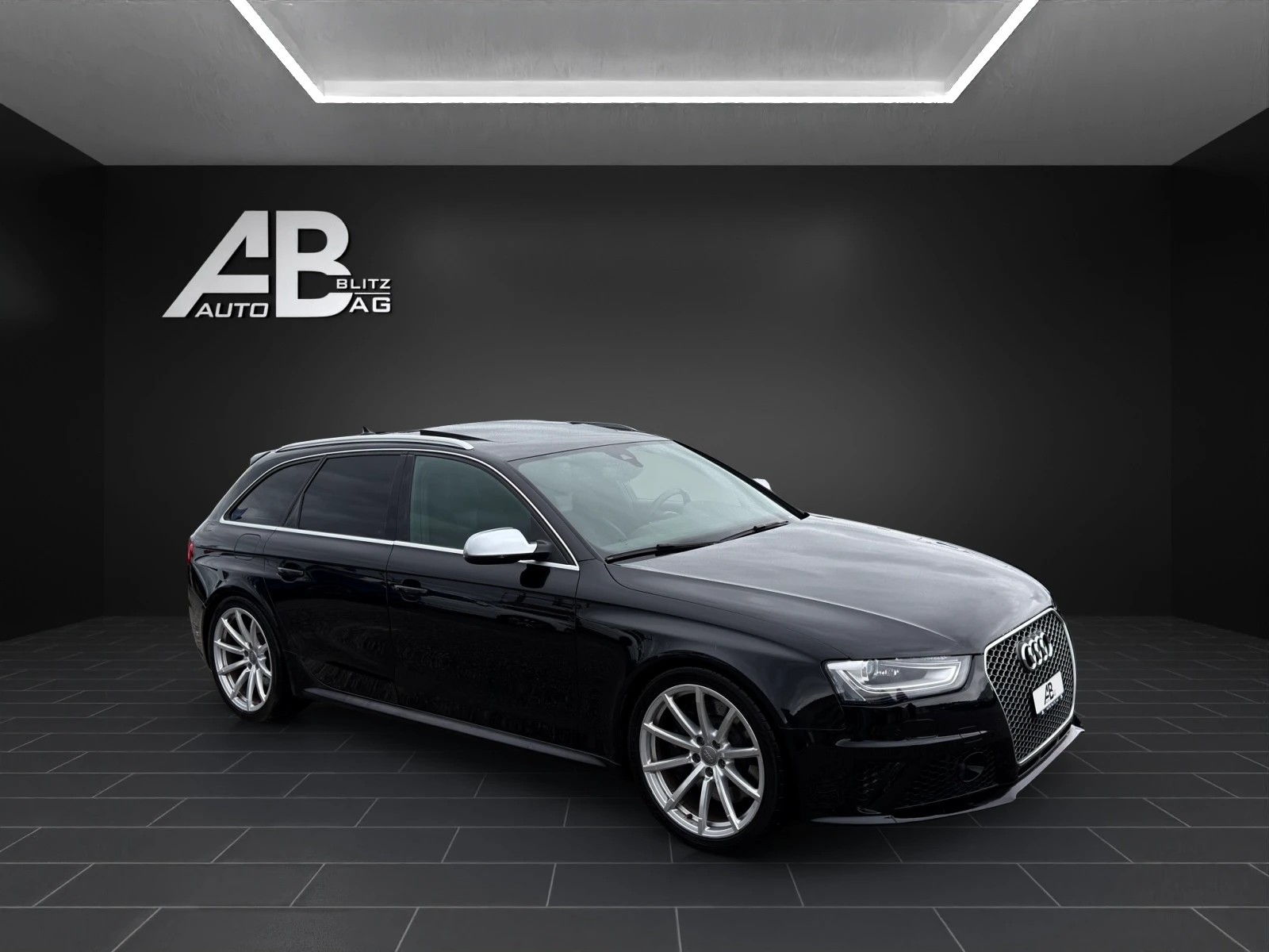 AUDI RS4 Avant 4.2 FSI V8 quattro S-tronic-image-5