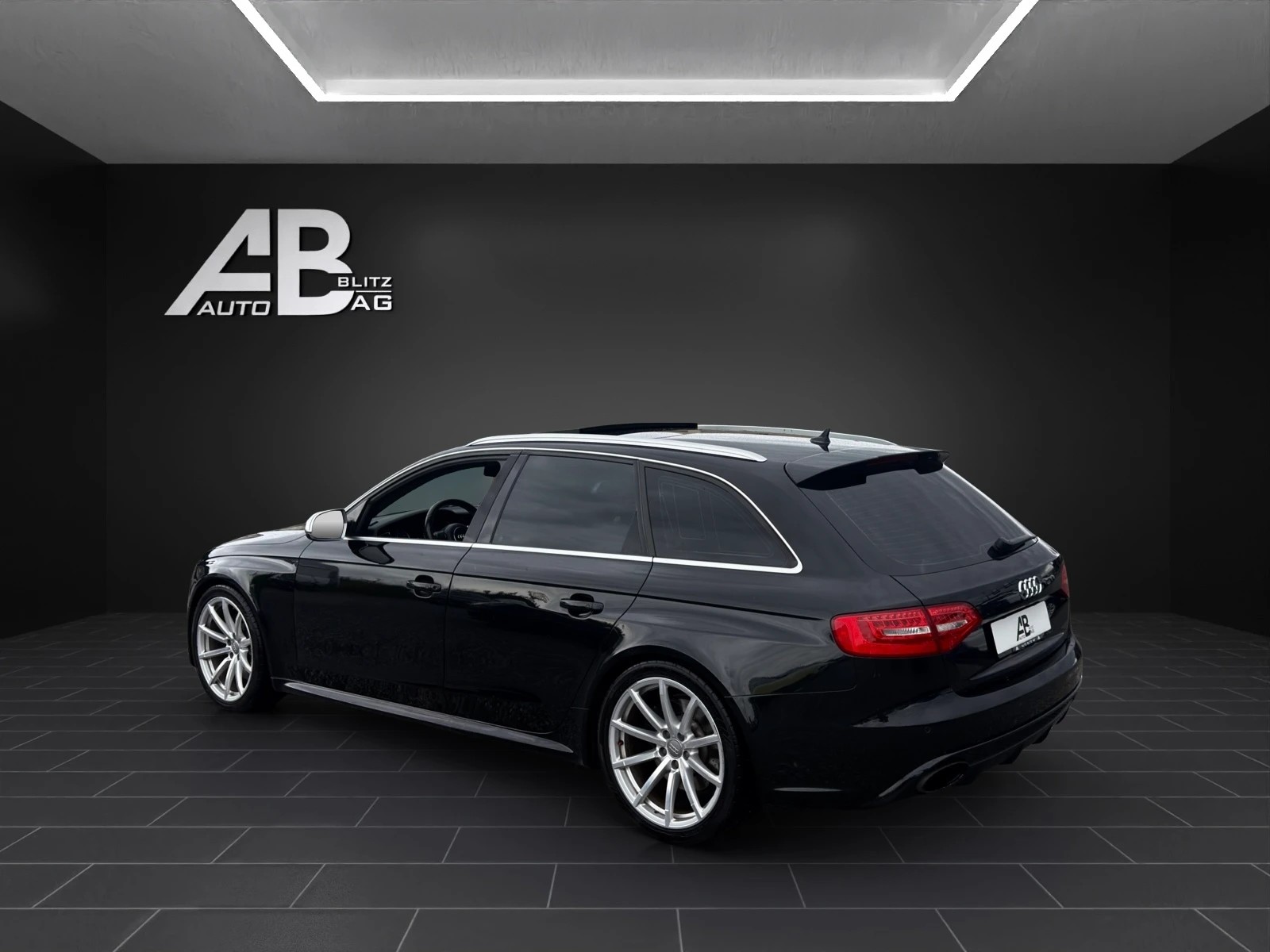 AUDI RS4 Avant 4.2 FSI V8 quattro S-tronic-image-2