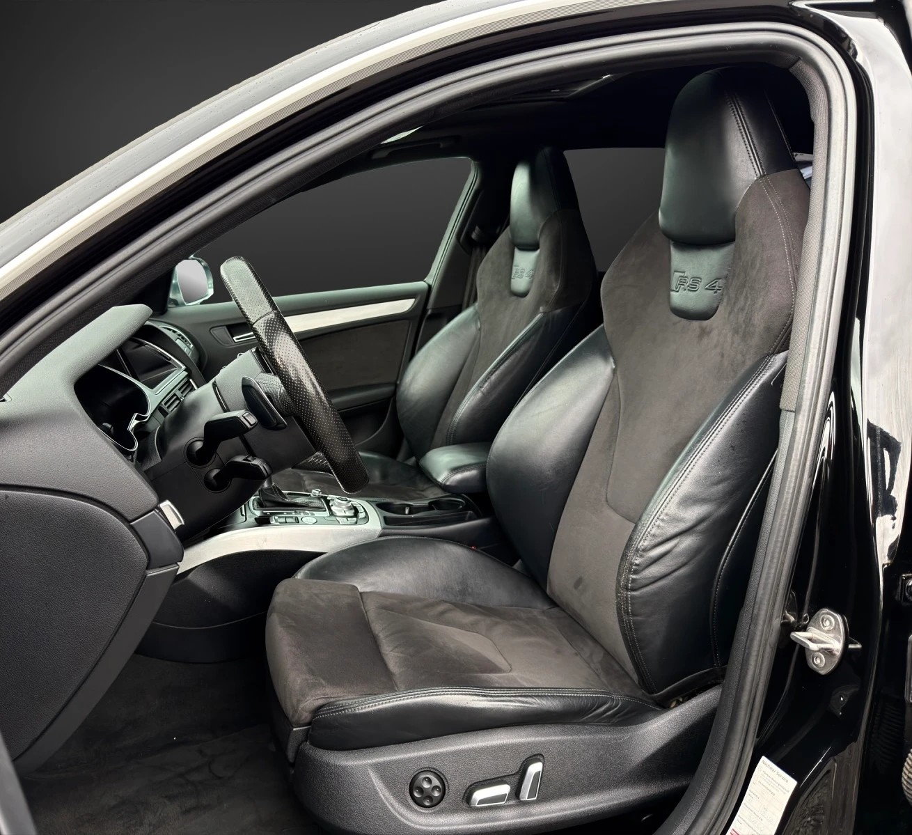AUDI RS4 Avant 4.2 FSI V8 quattro S-tronic-image-6