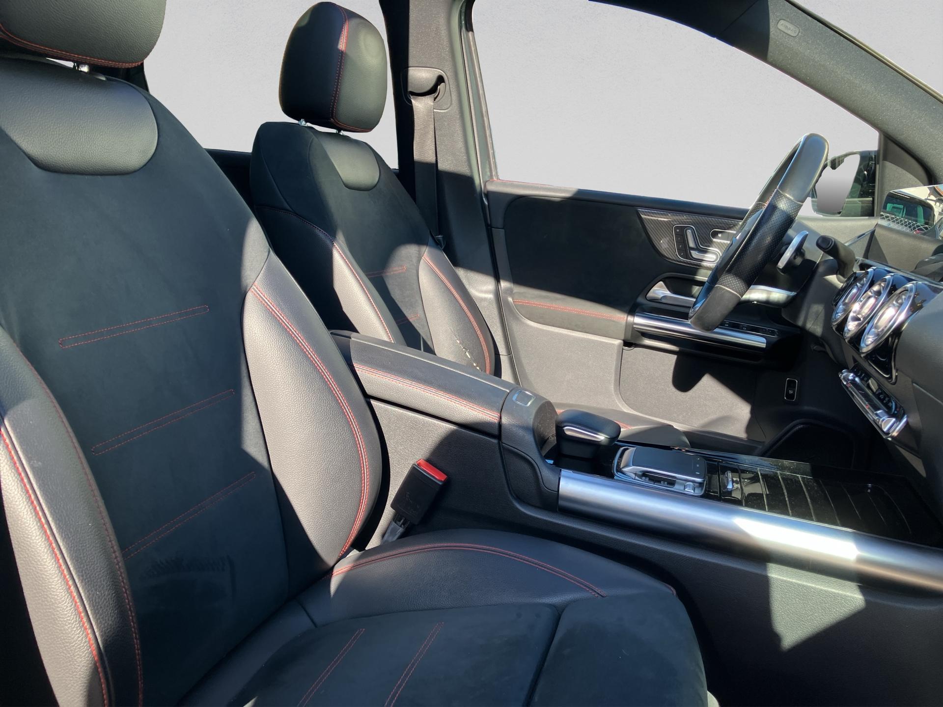 MERCEDES-BENZ B 220 4Matic AMG Line 7G-DCT-image-16