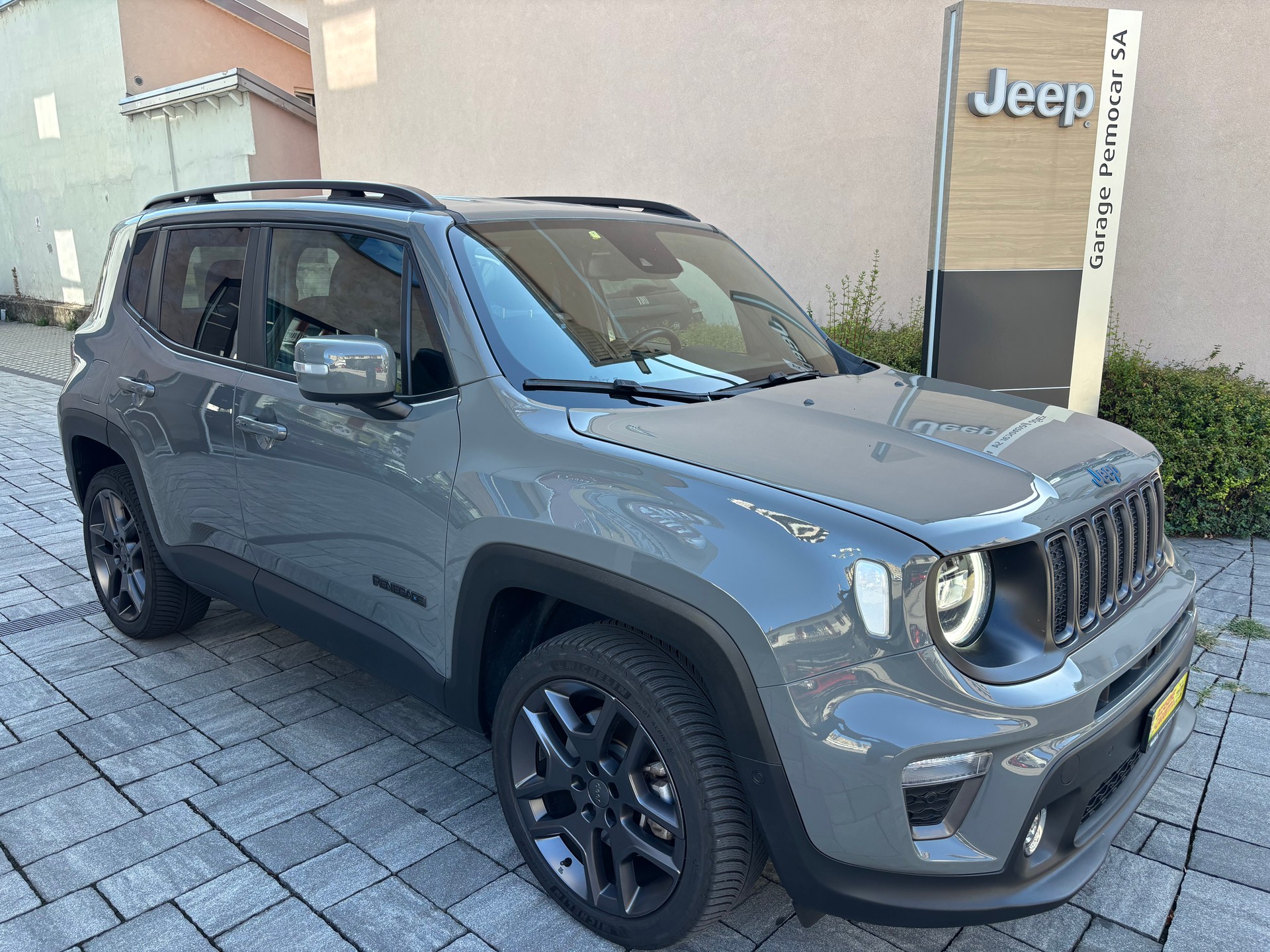 JEEP Renegade 1.3 T PHEV S AWD-image-2