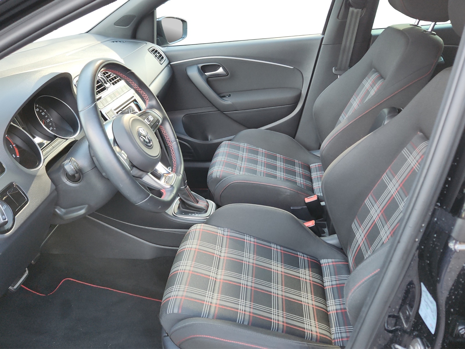 VW Polo 1.8 TSI GTI DSG-image-8