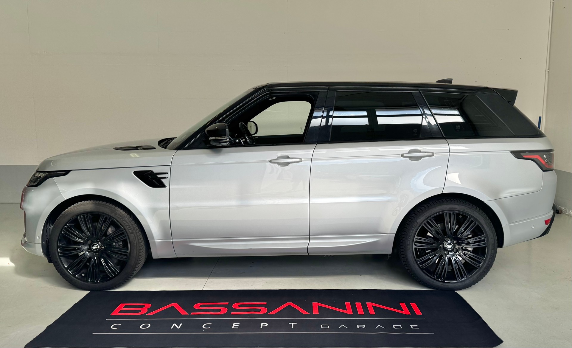 LAND ROVER Range Rover Sport 3.0 SDV6 HSE Dynamic Automatic-image-0