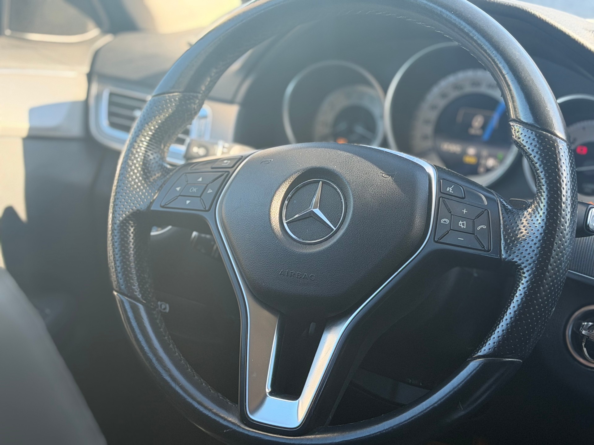 MERCEDES-BENZ E 350 BlueTEC Avantgarde 4Matic 7G-Tronic-image-12