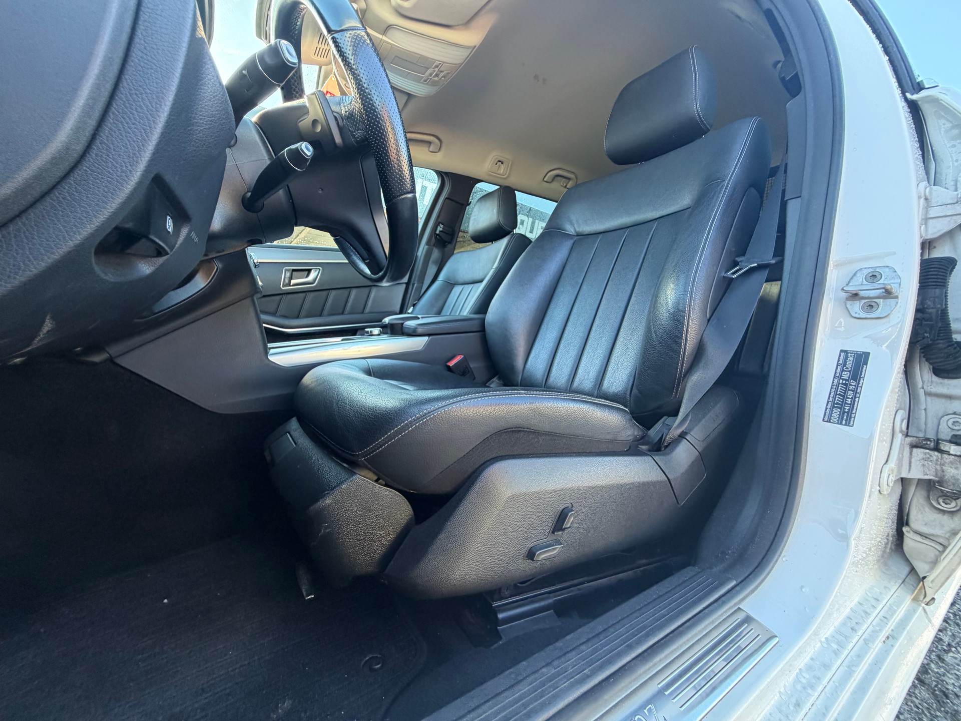 MERCEDES-BENZ E 350 BlueTEC Avantgarde 4Matic 7G-Tronic-image-8