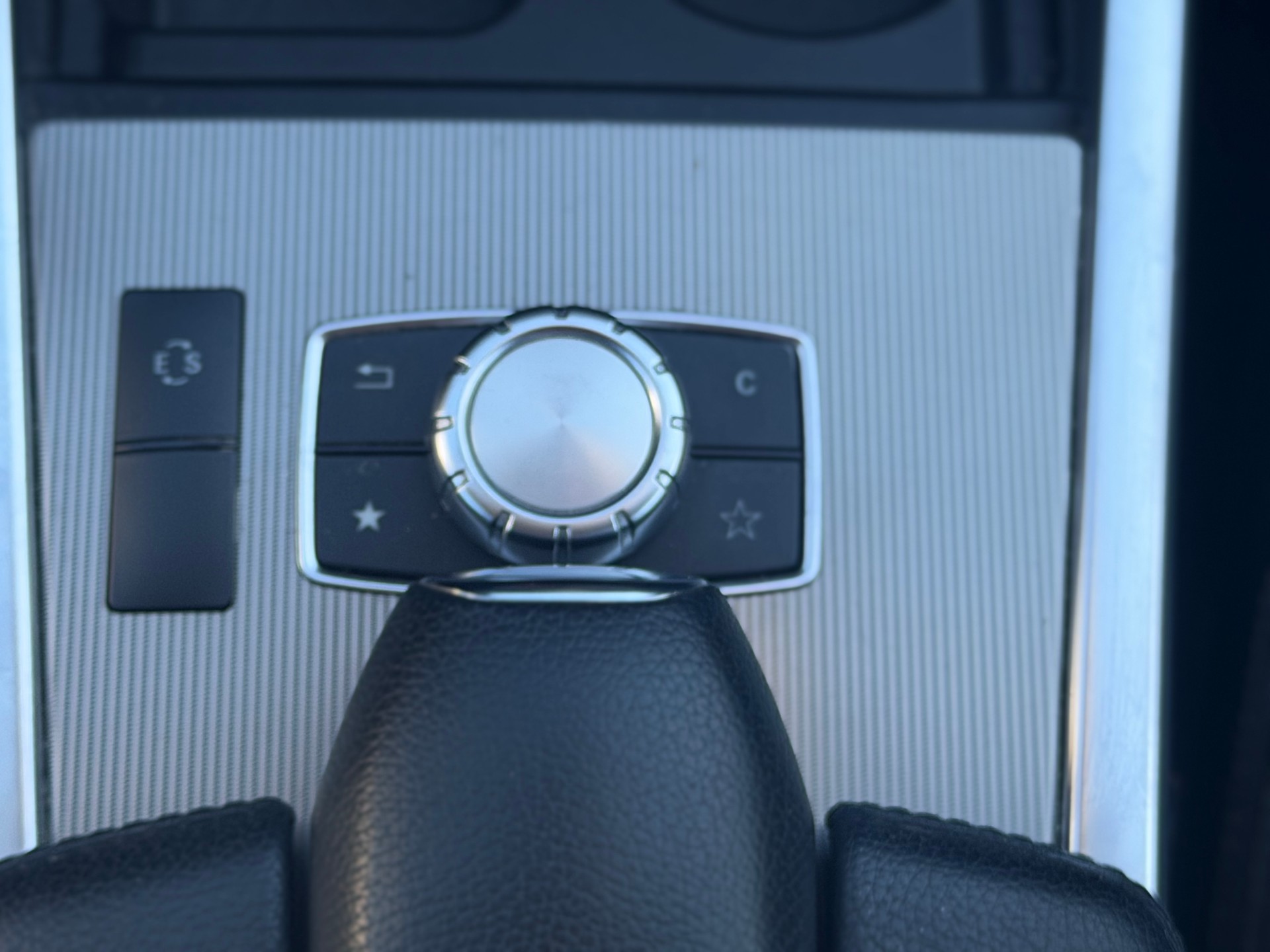 MERCEDES-BENZ E 350 BlueTEC Avantgarde 4Matic 7G-Tronic-image-13