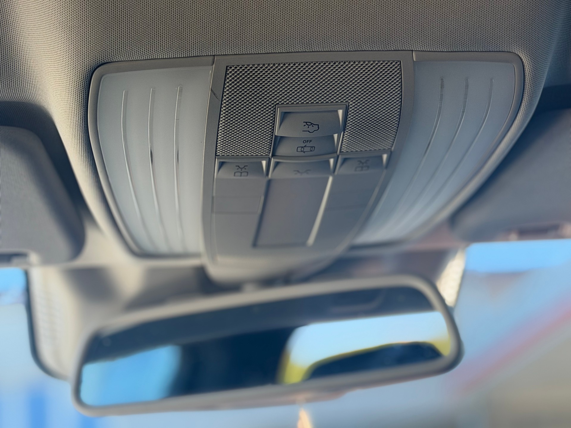 MERCEDES-BENZ E 350 BlueTEC Avantgarde 4Matic 7G-Tronic-image-11