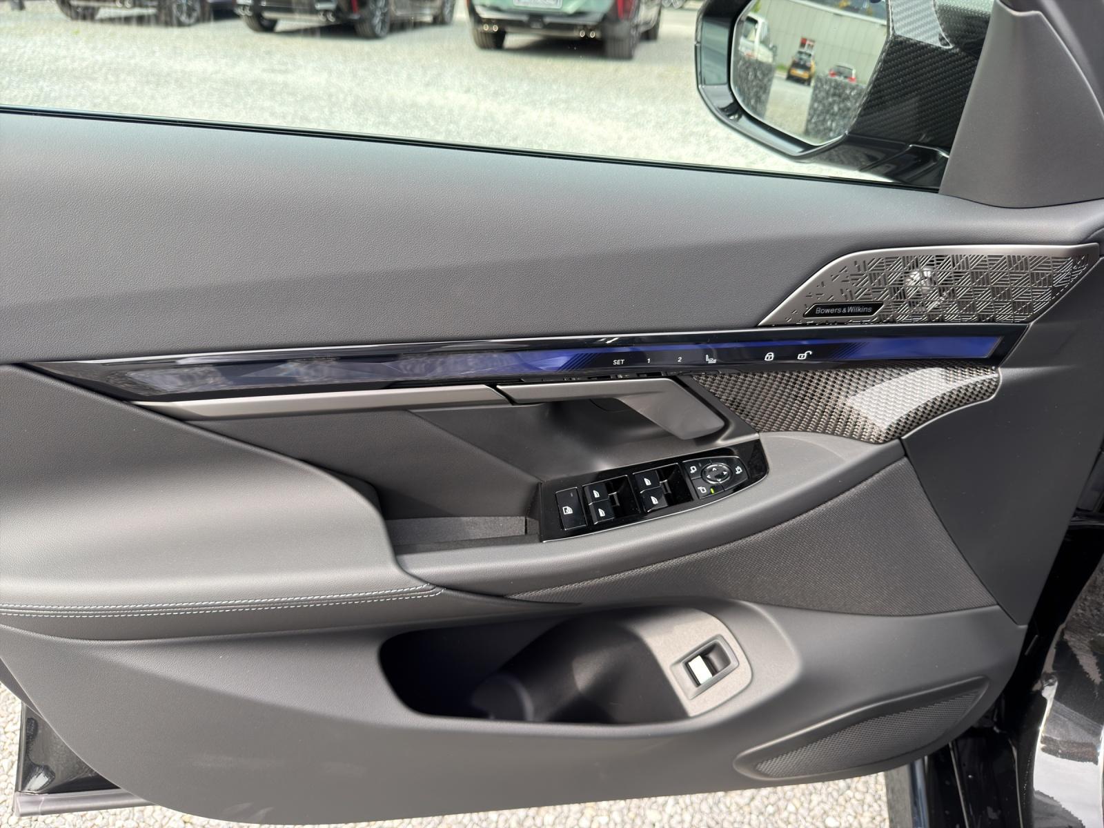 BMW M5 xDrive Touring-image-27