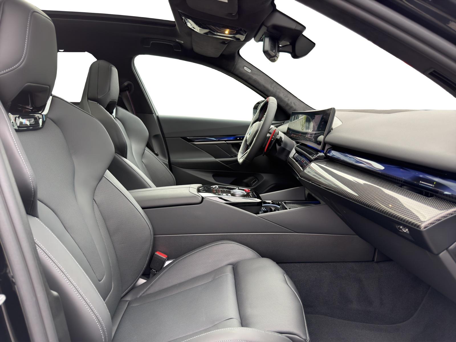 BMW M5 xDrive Touring-image-18