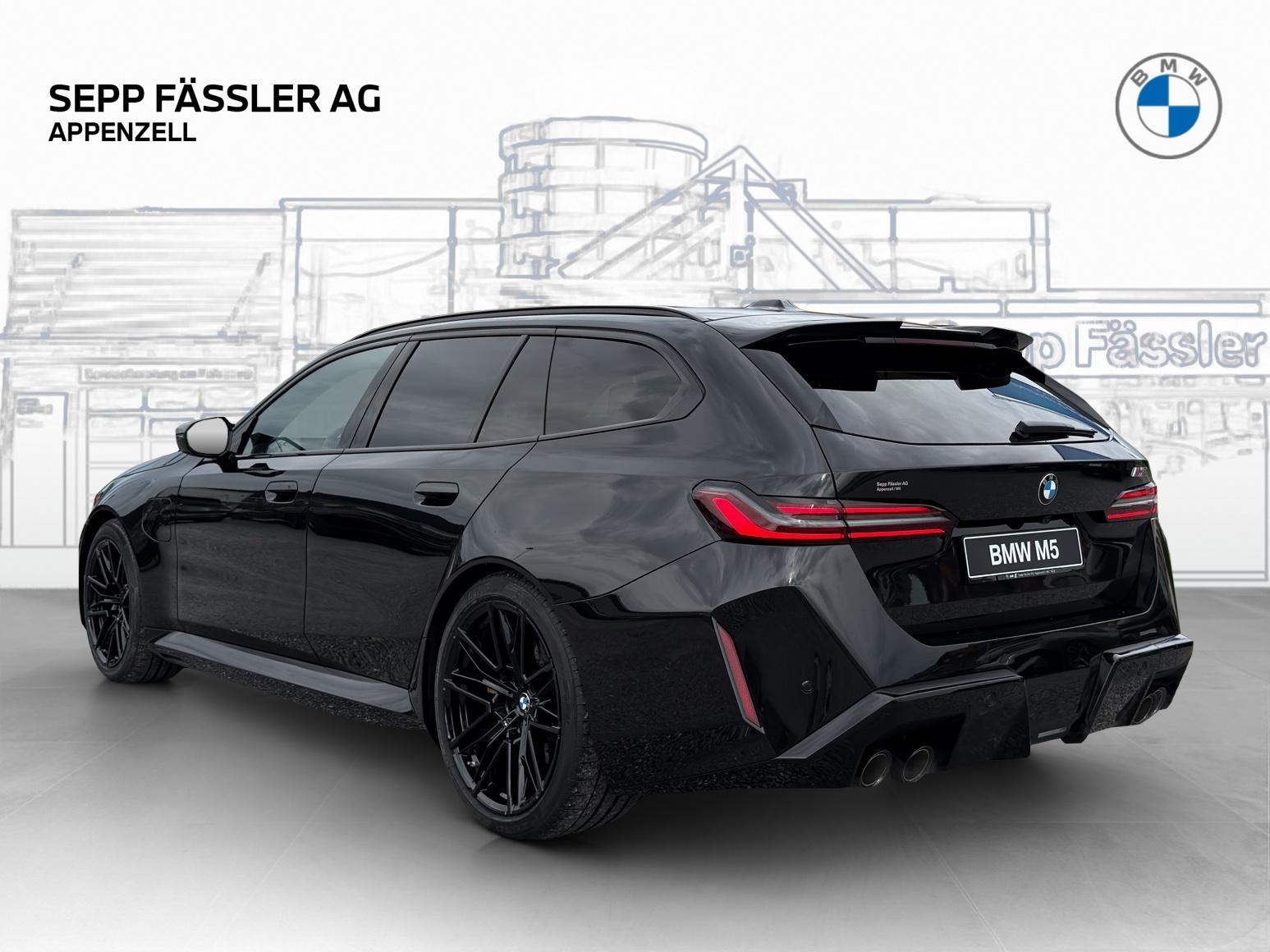 BMW M5 xDrive Touring-showroom-element-2