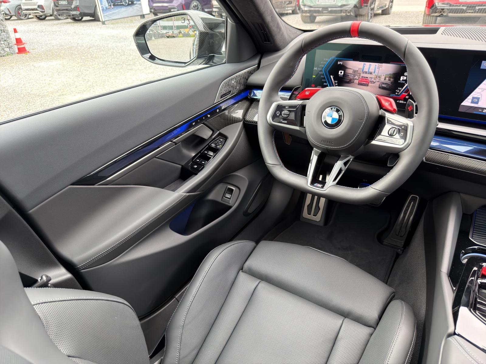 BMW M5 xDrive Touring-image-16
