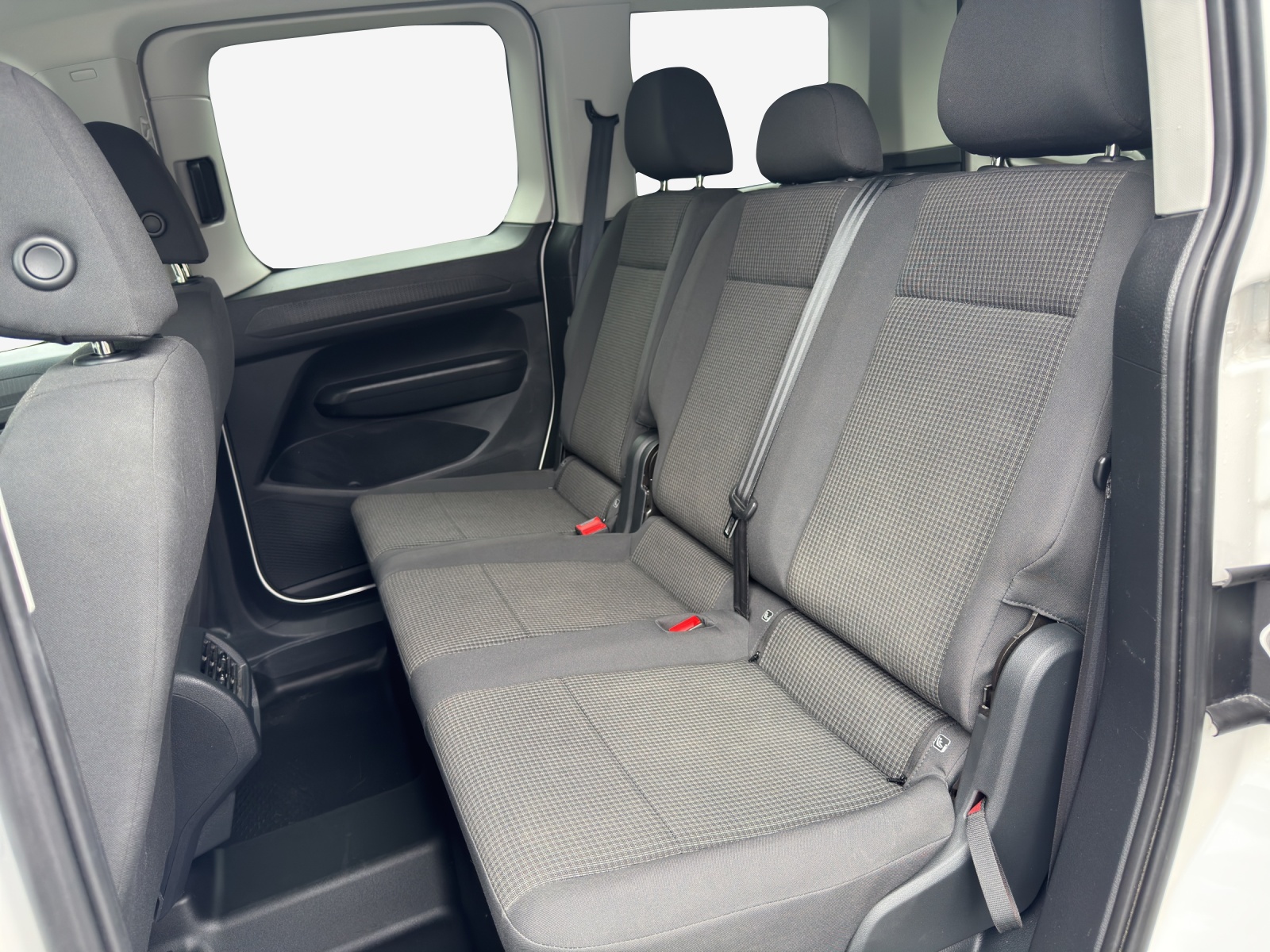 VW Caddy 2.0 TDI-image-11