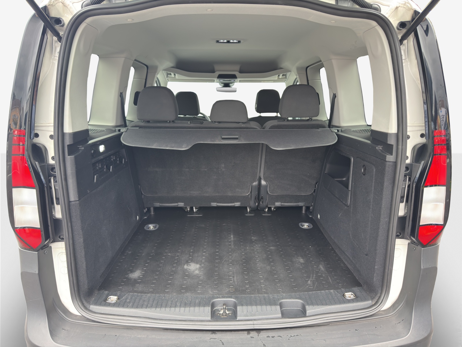 VW Caddy 2.0 TDI-image-12